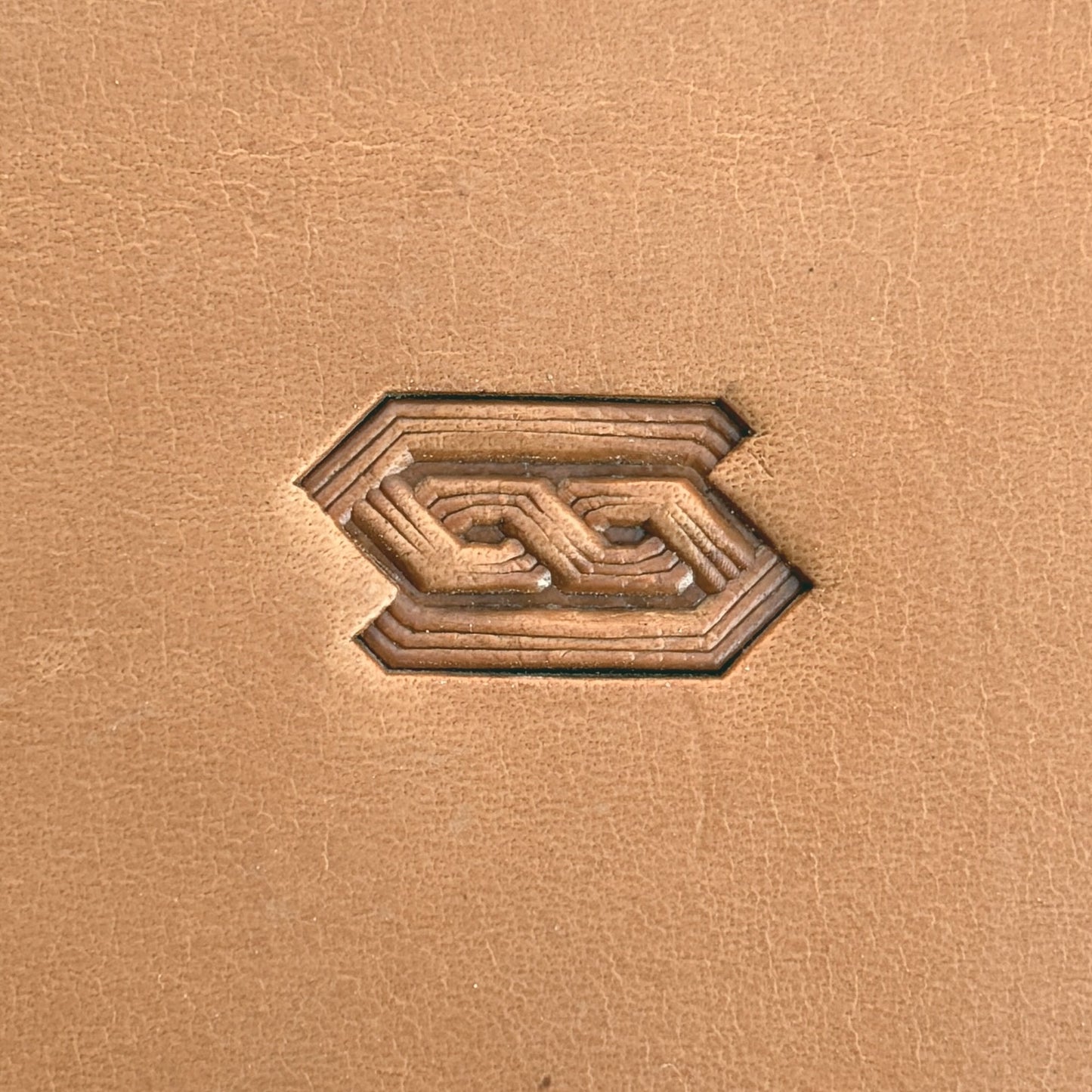 Chain Link Geometric leather stamp LT517 — single impression on veg-tan leather