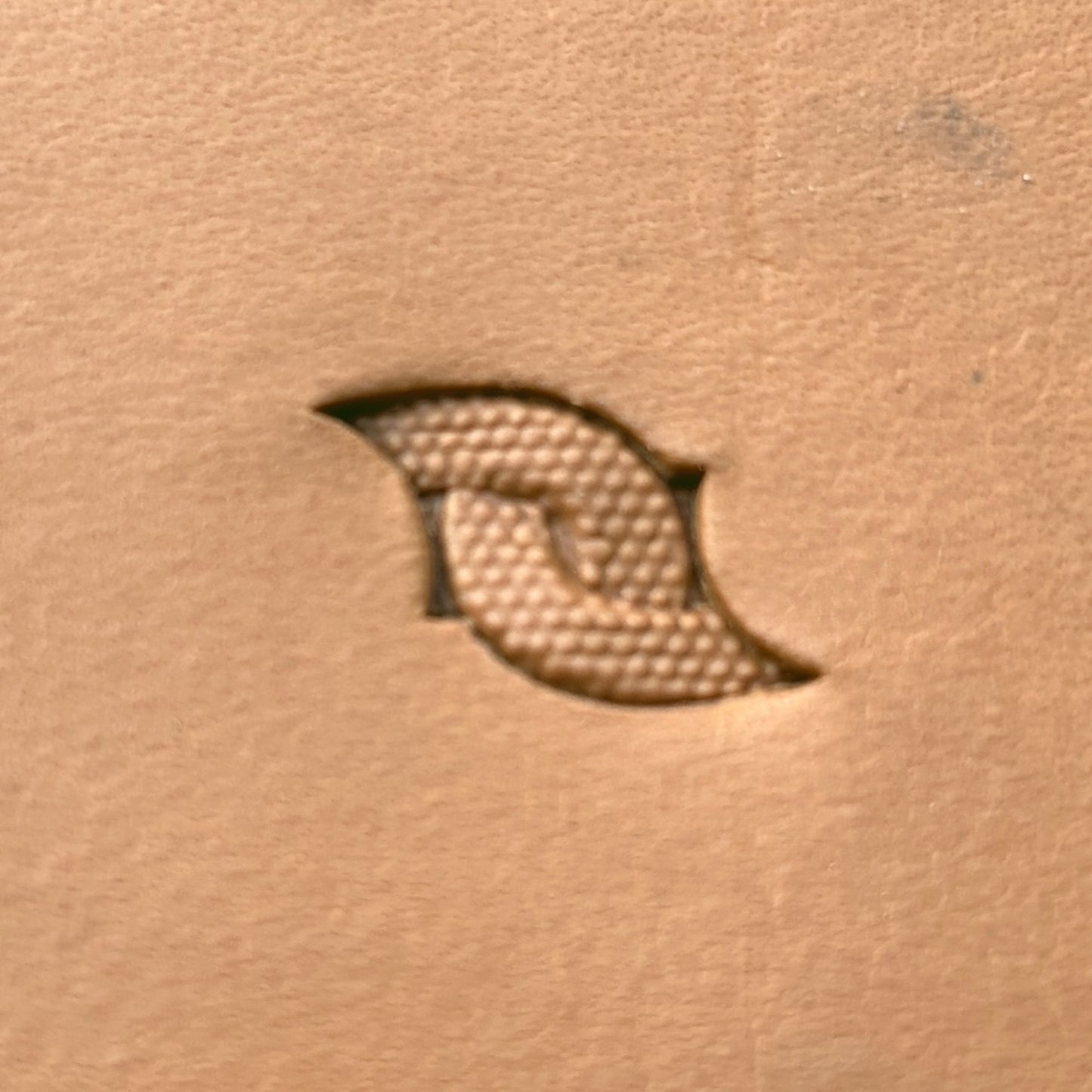 Chain Link Basket Weave leather stamp LT603 — single impression on veg-tan leather