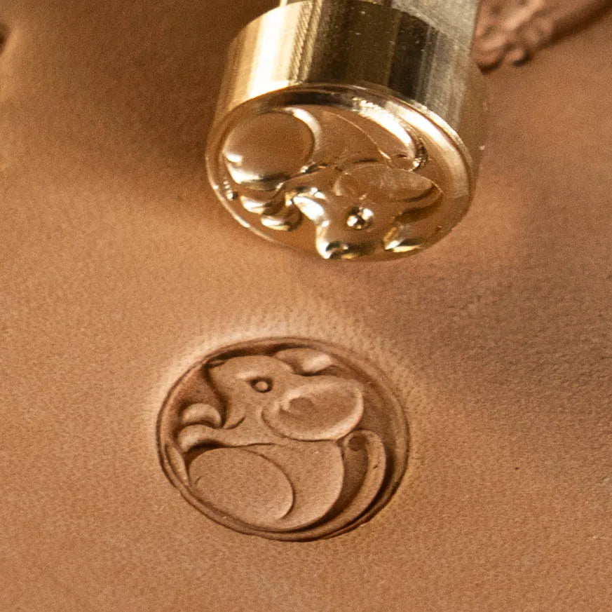 LT658 Mouse Leather Stamping Tool–in Circle Mouse 14x15mm (5/9" x 7/12")