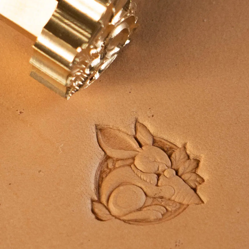 LT660 Rabbit Leather Stamping Tool–Eating Carrot Rabbit 17x17mm (2/3" x 2/3")