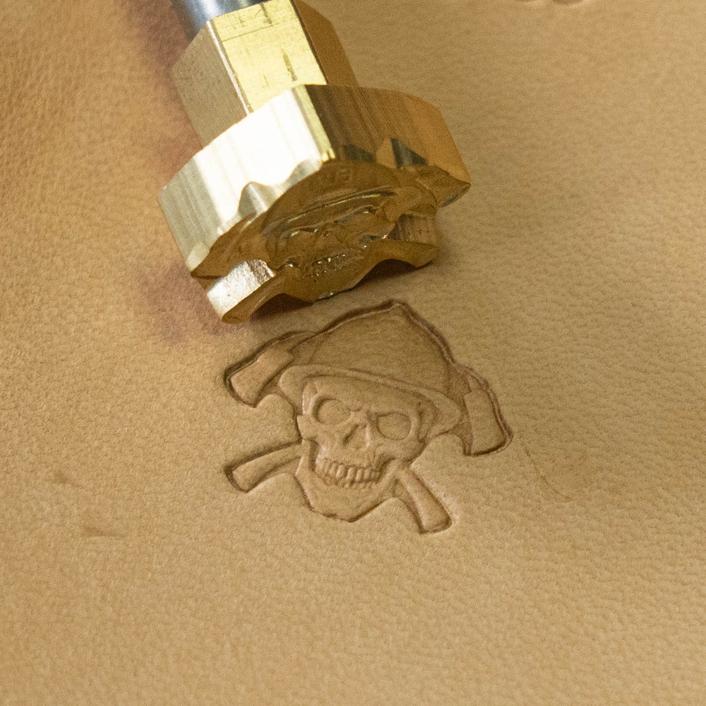 LT638 Skull Leather Stamping Tool–Pirate Hat Skull 6x13mm (3/13" x 1/2")