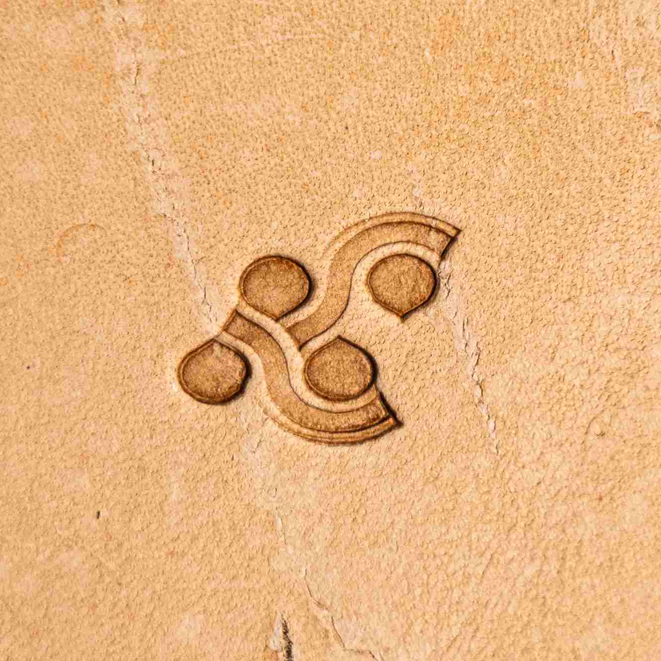 LT060 Geometric Leather Stamping Tool–Celtic Knot Geometric 16x15mm (5/8"x9/16")