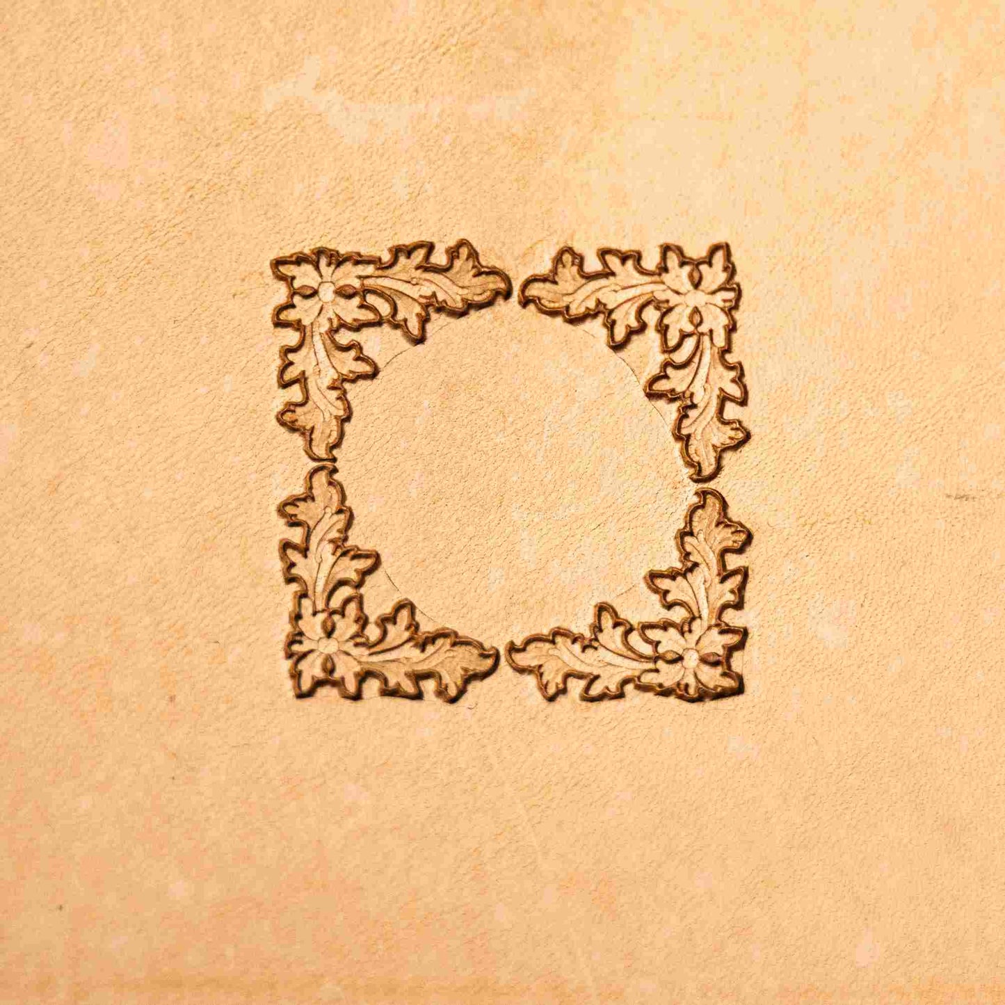 LT199 Oak Leaf Leather Stamping Tool–Border Frame Oak Leaf 18x17mm (5/7" x 2/3")