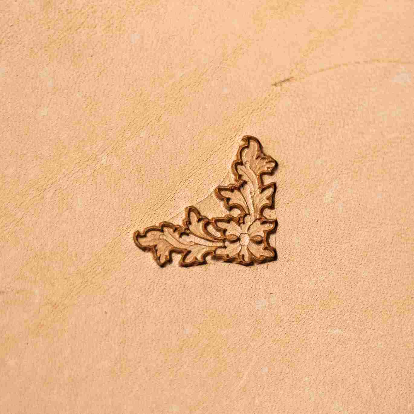 LT199 Oak Leaf Leather Stamping Tool–Border Frame Oak Leaf 18x17mm (5/7" x 2/3")