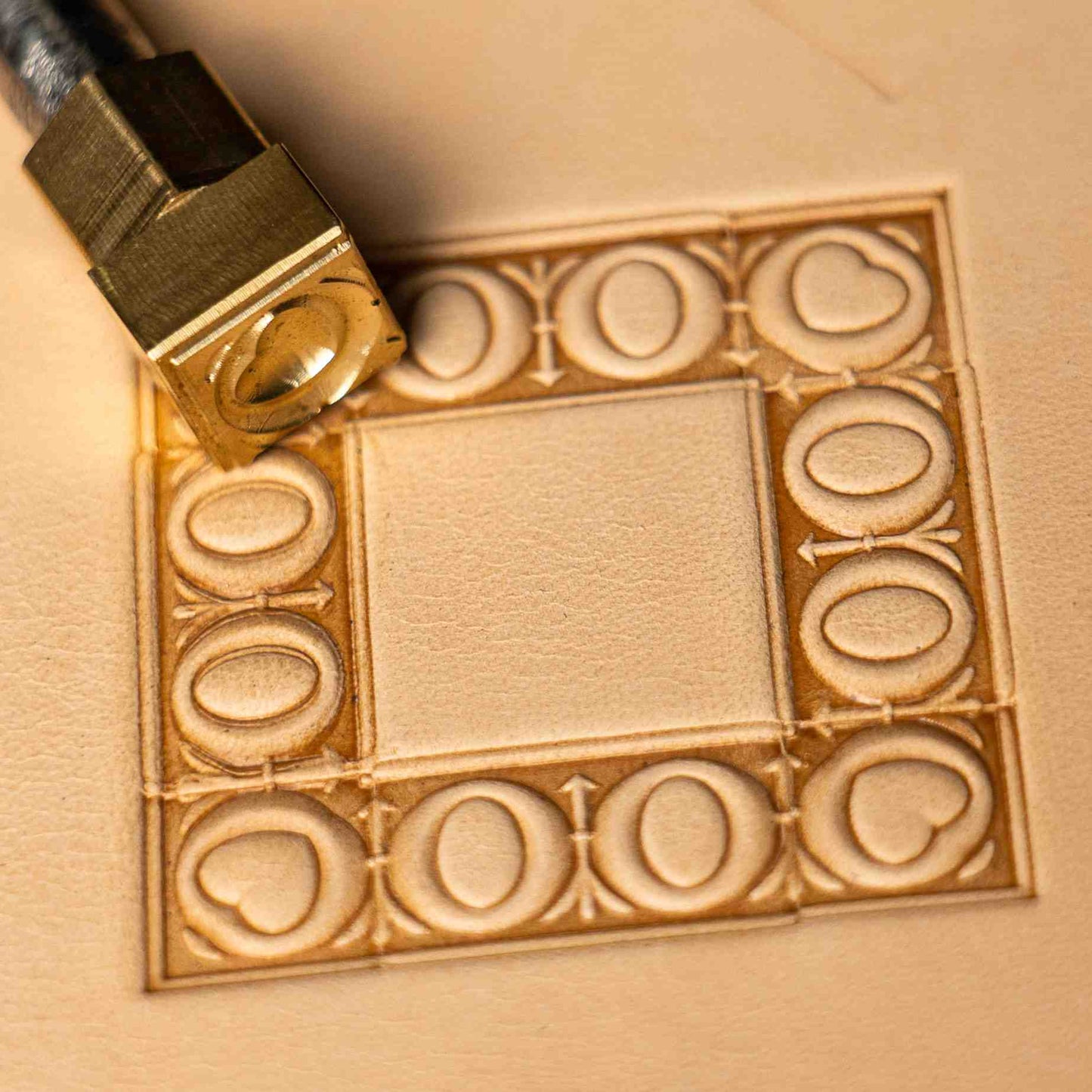 LT050 Heart Leather Stamping Tool–Oval Heart Shape