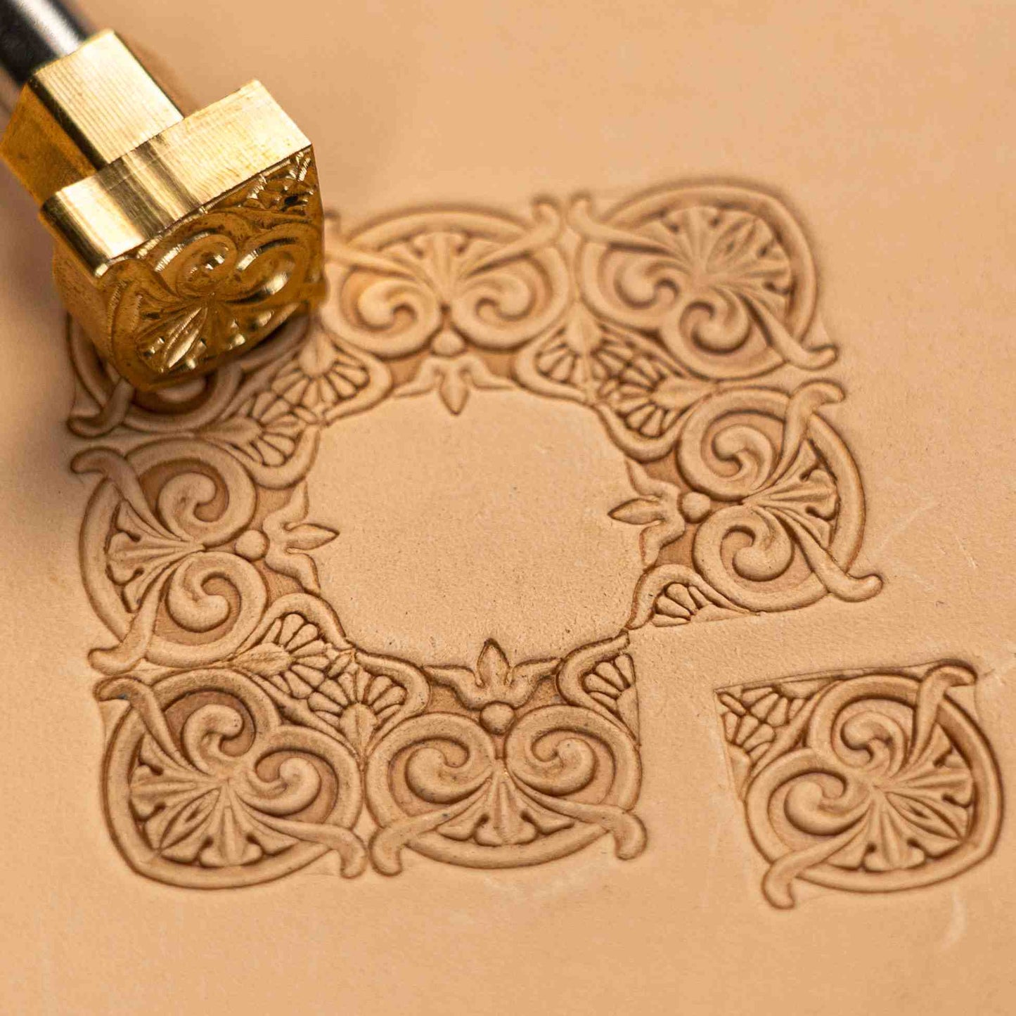 LT071 Scrollwork Border Leather Stamping Tool– Scrollwork shape