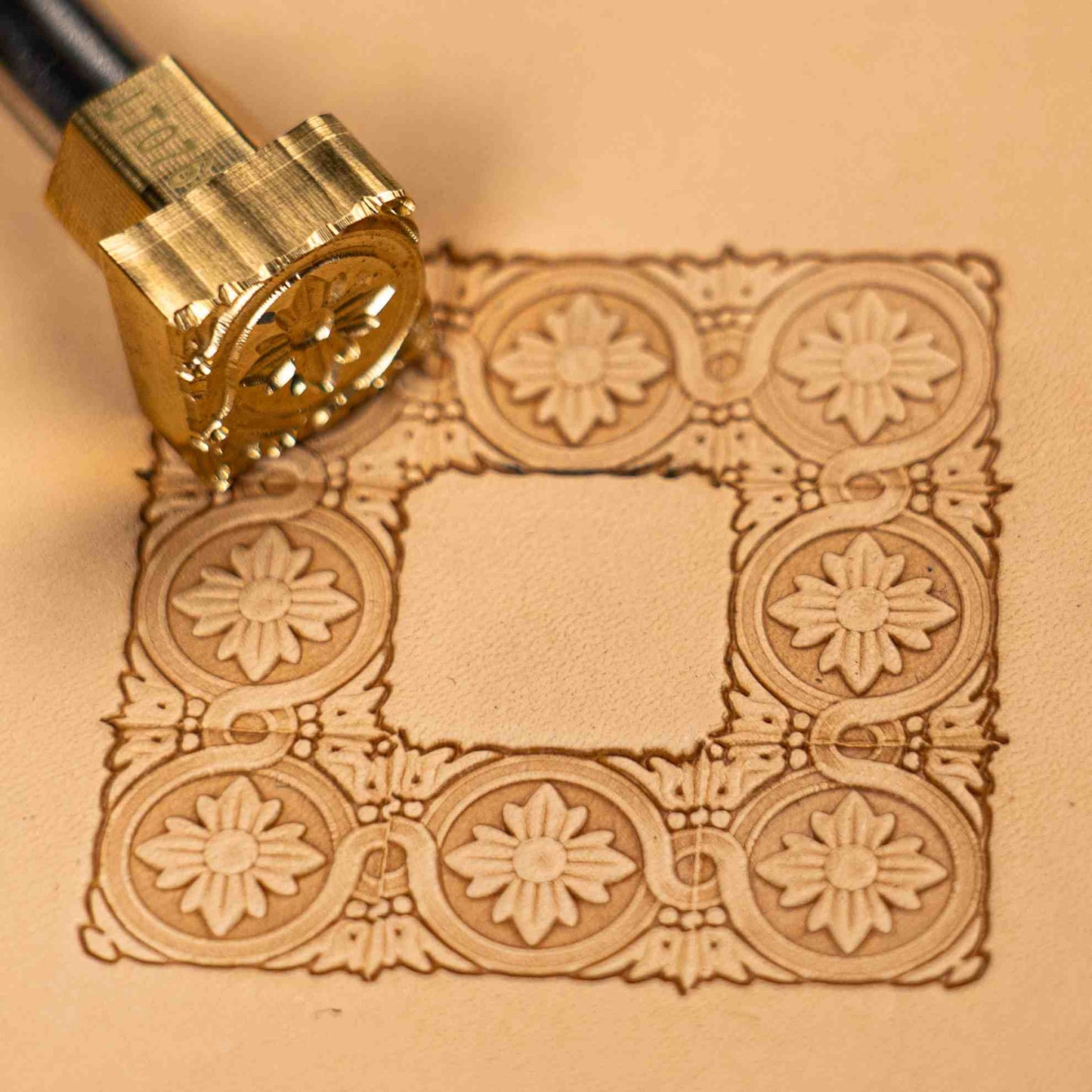 LT076 Flower Leather Stamping Tool–Ornamental Border Flower