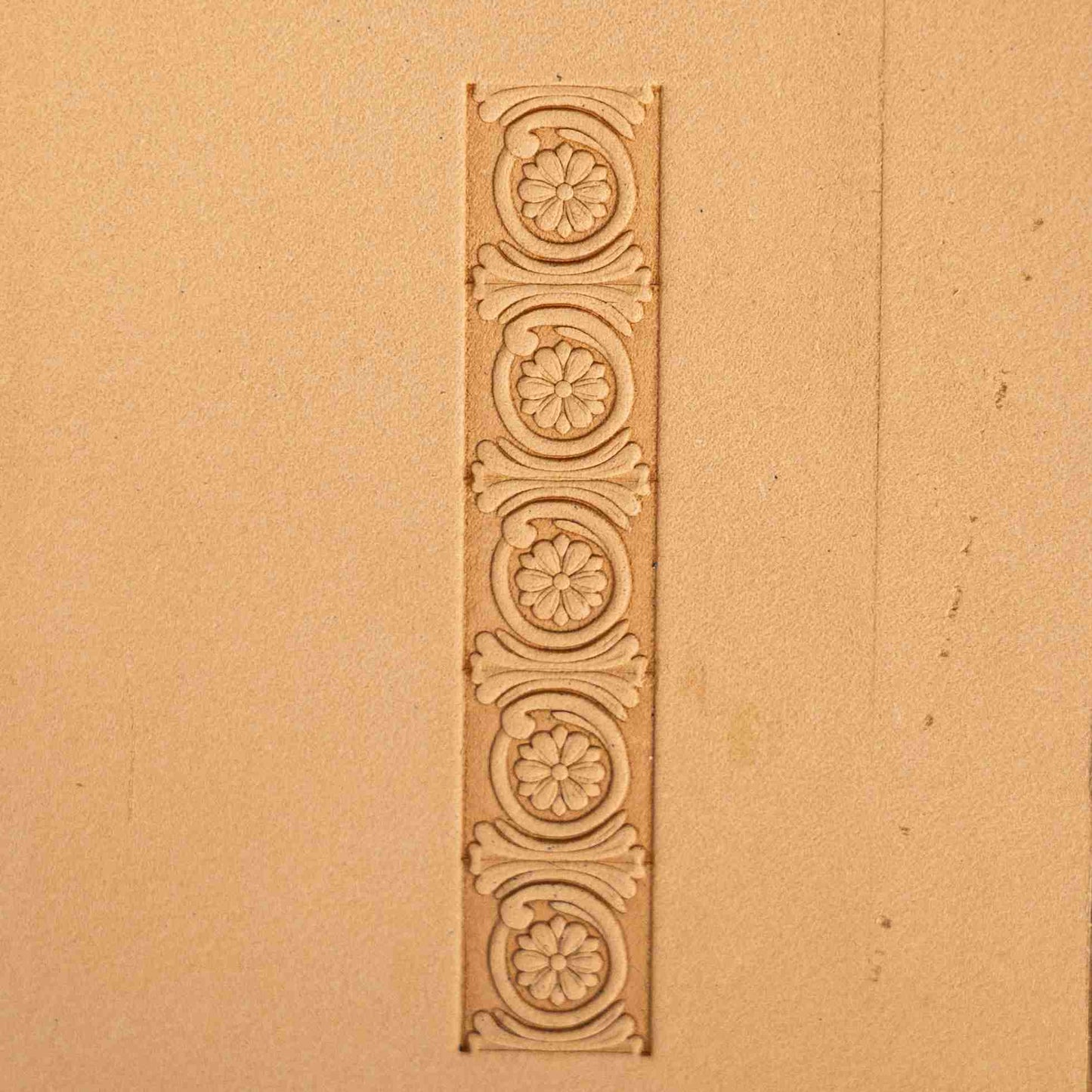 LT179 Flower Leather Stamping Tool–Circular Border Flower 15x14mm (7/12" x 5/9")