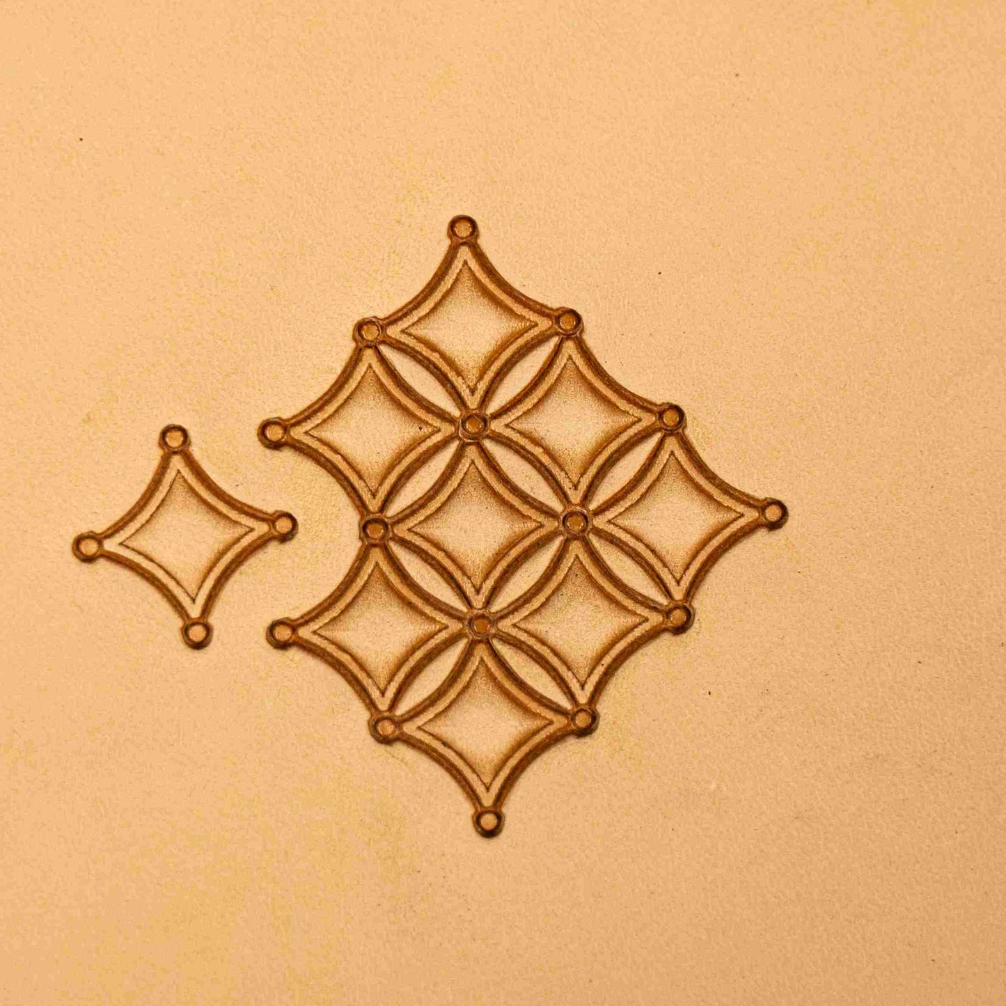 LT227 Geometric Leather Stamping Tool–Overlapping Diamonds Geometric 15x15mm (7/12" x 7/12")