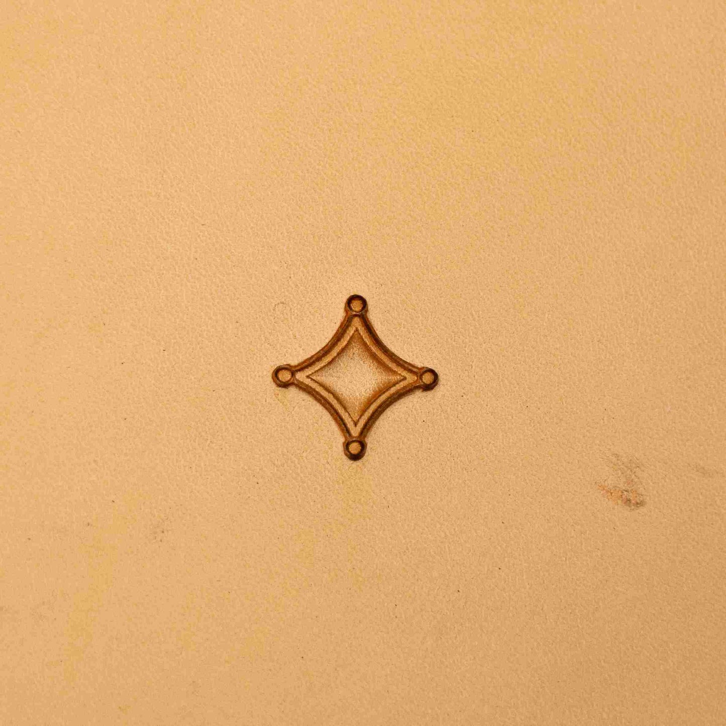 LT227 Geometric Leather Stamping Tool–Overlapping Diamonds Geometric 15x15mm (7/12" x 7/12")