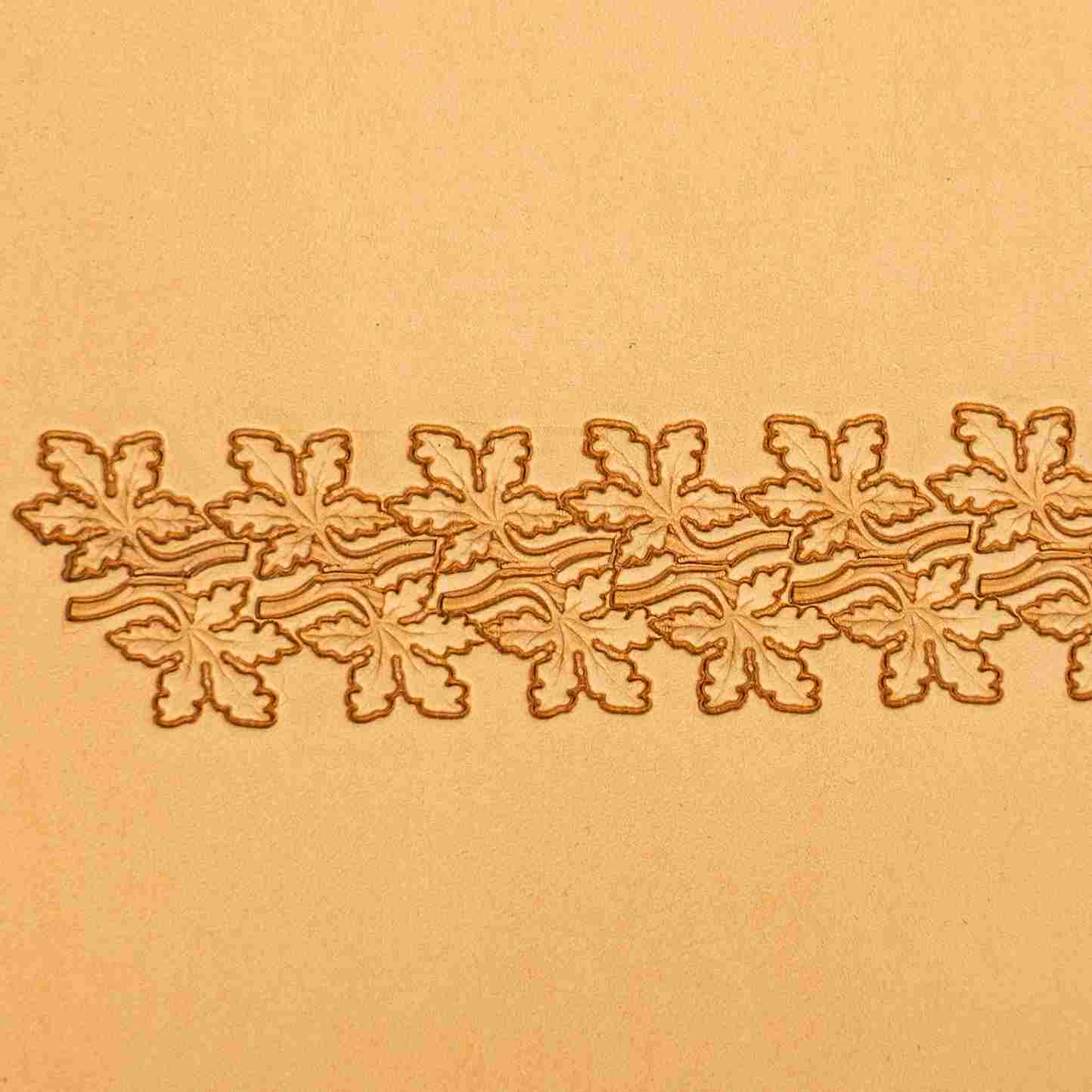 LT330 Oak Leaf Leather Stamping Tool–Border Strip Oak Leaf 16x10mm (5/8" x 2/5")