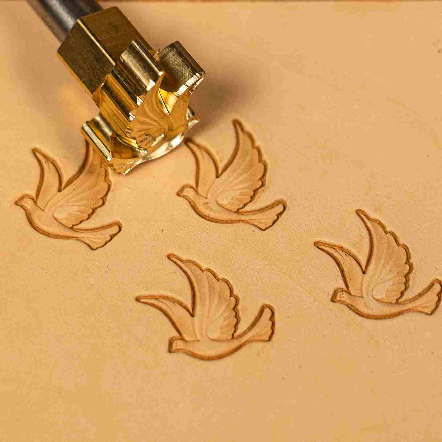 LT334 Swan Leather Stamping Tool–Flying Swan 19x15mm (3/4" x 7/12")