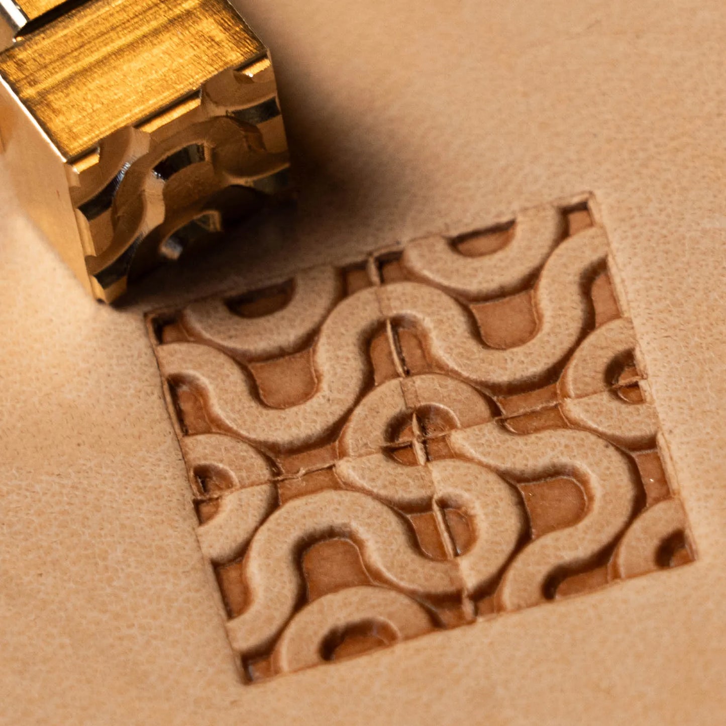 LT207 Retro Curve Leather Stamping Tool– Retro Curve 10x10mm (2/5" x 2/5")