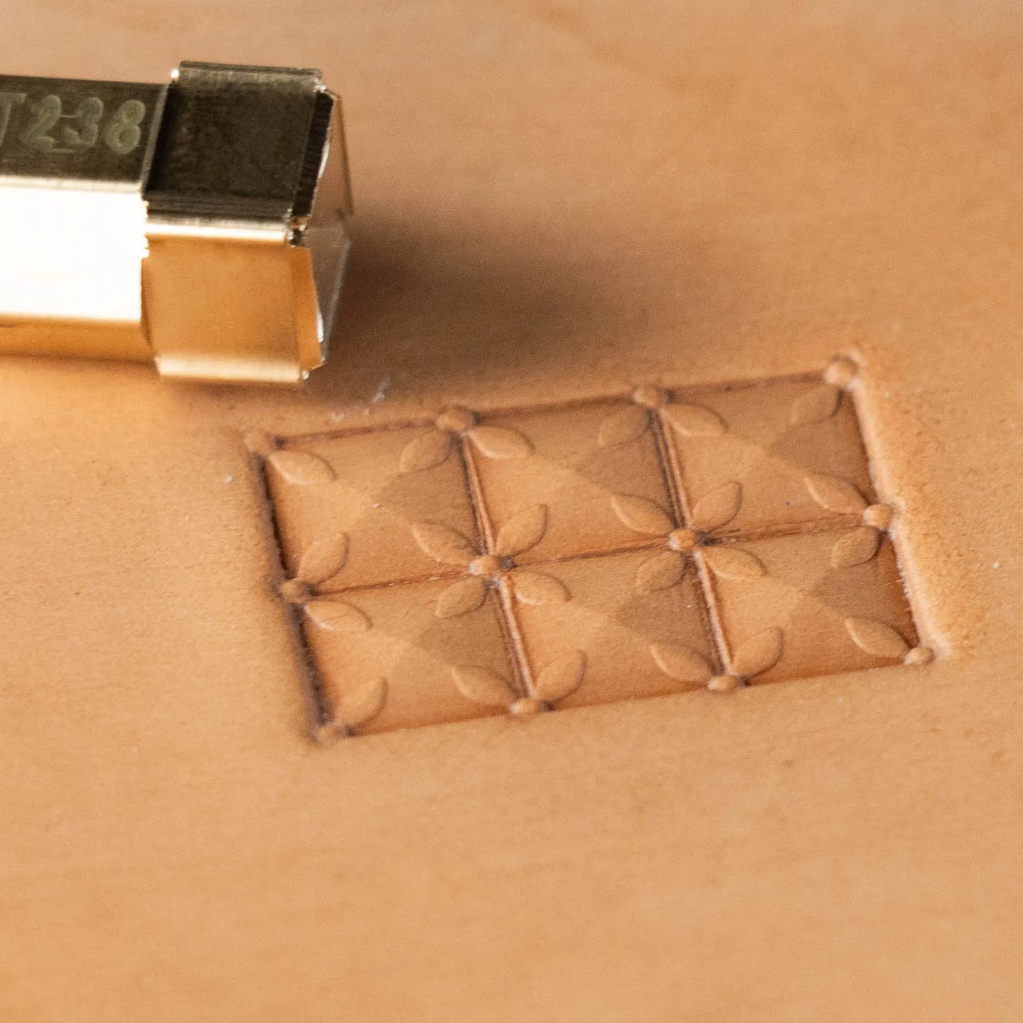 LT238 Floral Grid Leather Stamping Tool– Floral Grid 10x10mm (2/5" x 2/5")