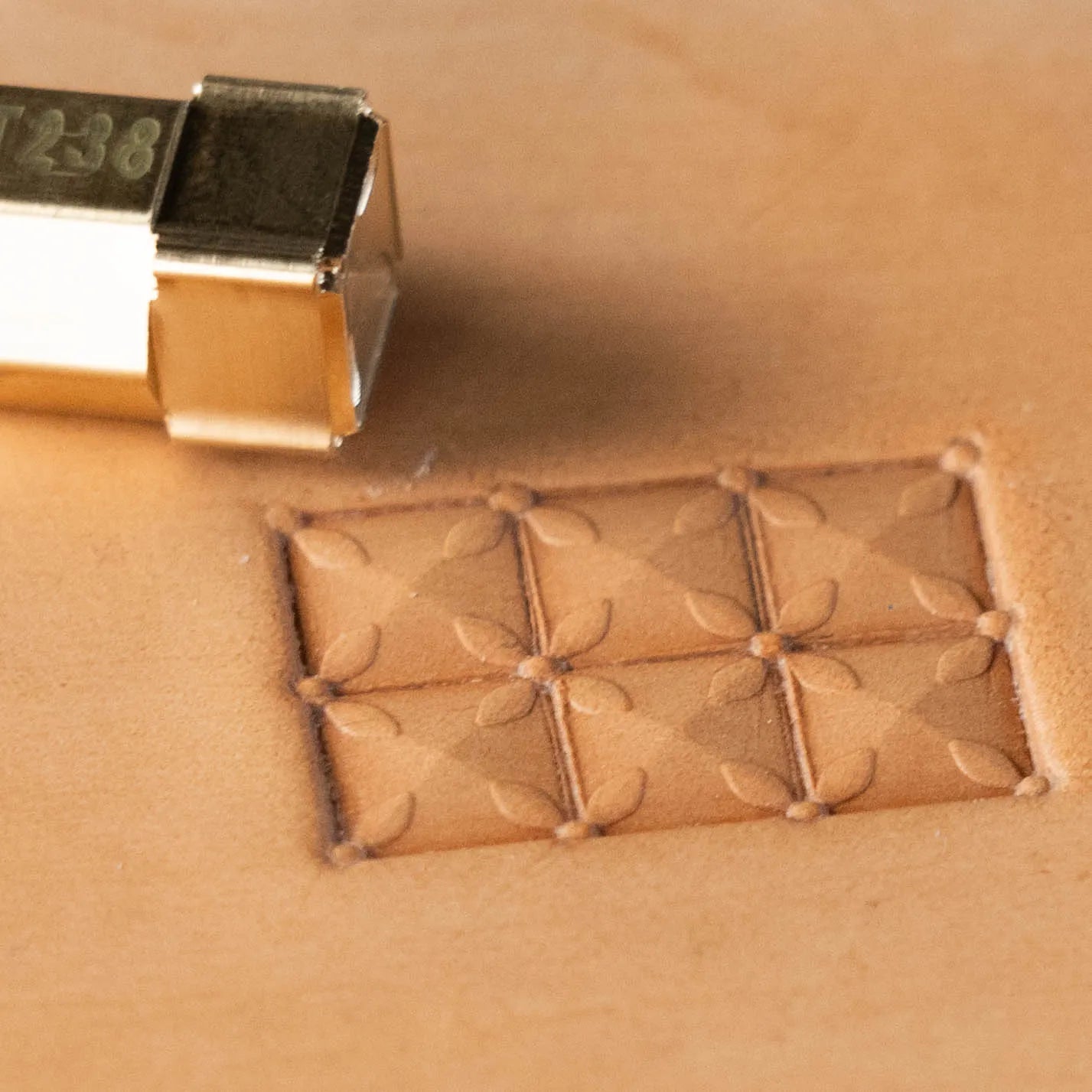 LT238 Floral Grid Leather Stamping Tool– Floral Grid 10x10mm (2/5" x 2/5")