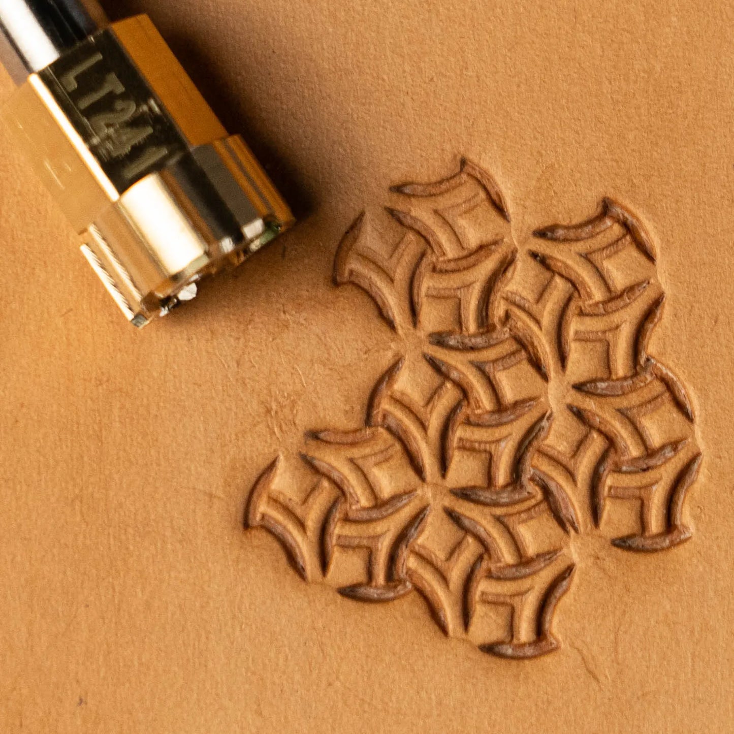 LT241 Geometric Leather Stamping Tool–Interlock Shape Geometric 13x13mm (1/2" x 1/2")