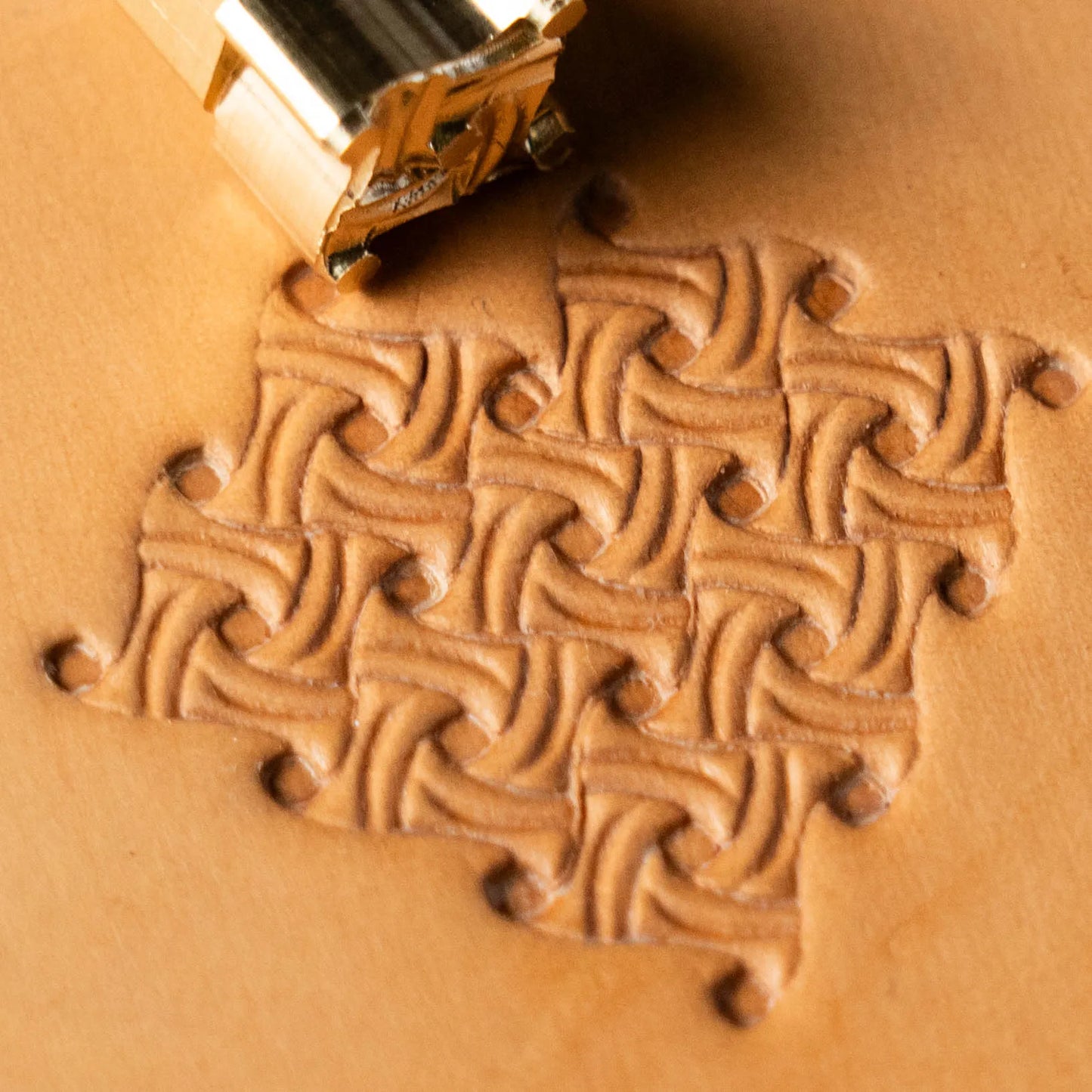 LT249 Basket Weave Leather Stamping Tool–Interlocking Swirls Basket Weave 15x15mm (5/8x5/8")
