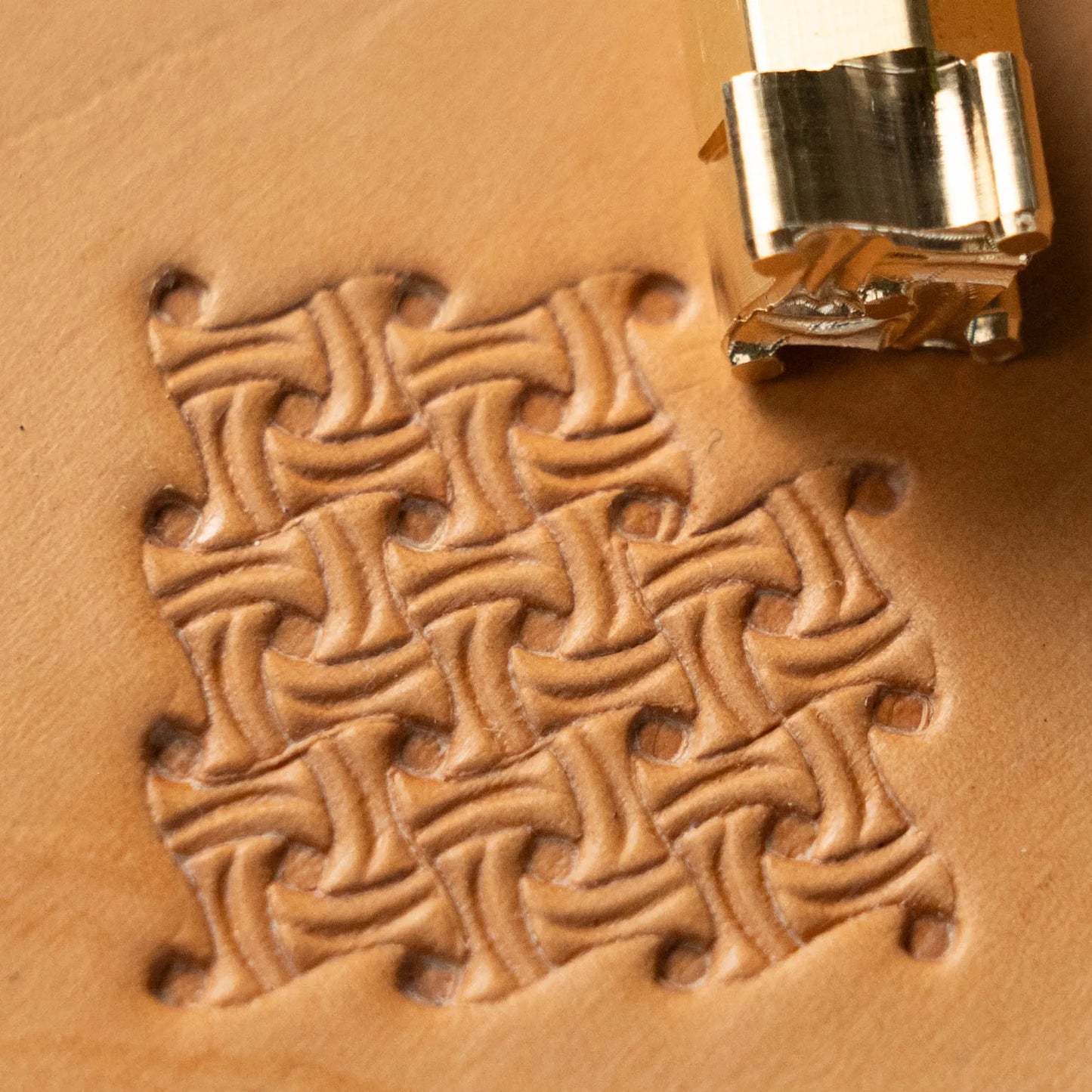 LT249 Basket Weave Leather Stamping Tool–Interlocking Swirls Basket Weave 15x15mm (5/8x5/8")