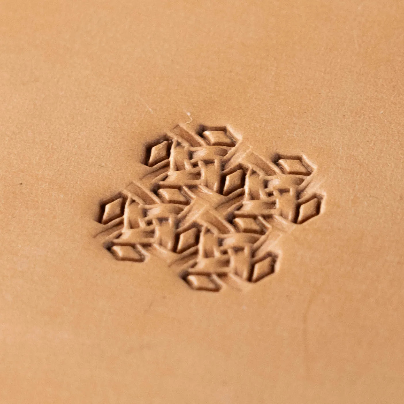 LT251 Geometric Leather Stamping Tool–Celtic Knot Geometric 14x14mm (5/9" x 5/9")