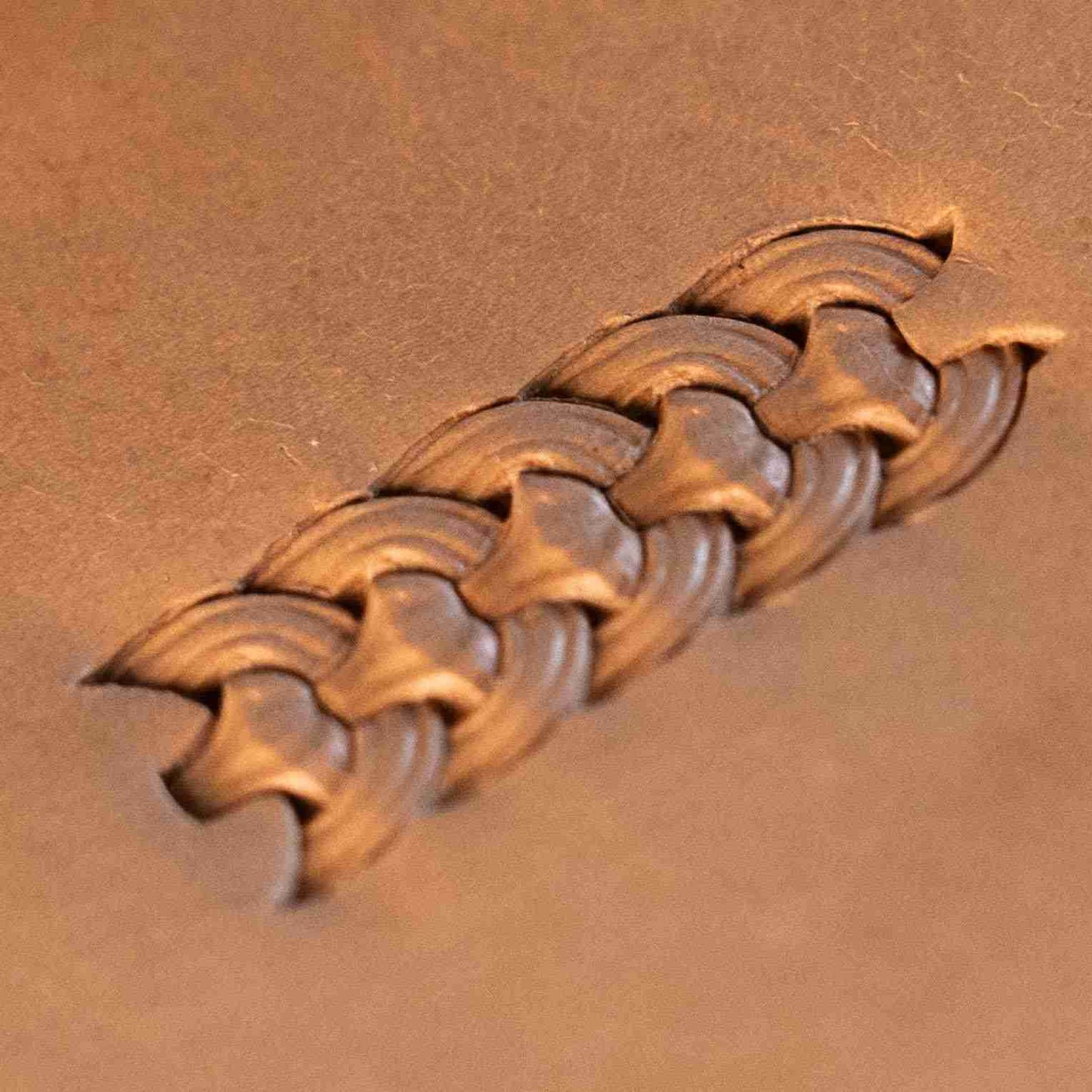 LT421 Basket Weave Leather Stamping Tool–Chain Link Basket Weave 12x15mm (7/15" x 7/12")