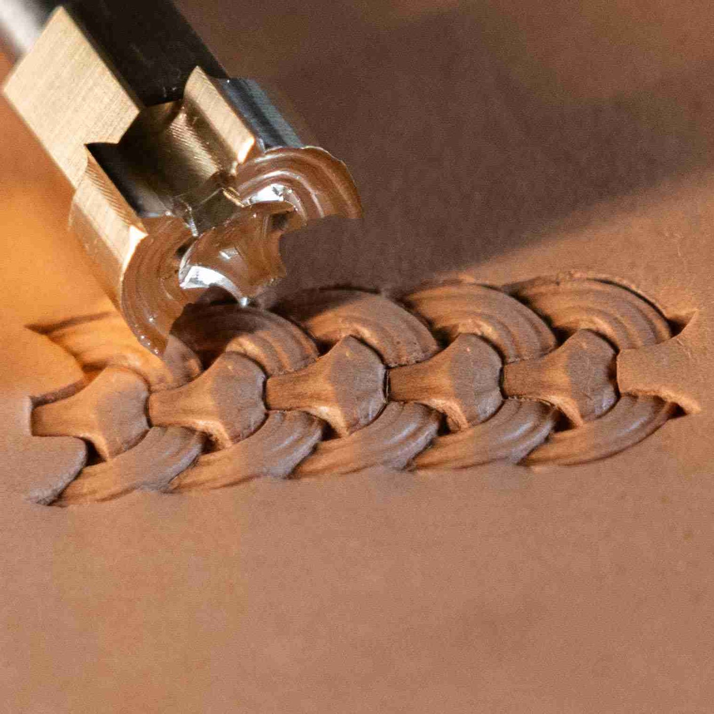 LT421 Basket Weave Leather Stamping Tool–Chain Link Basket Weave 12x15mm (7/15" x 7/12")