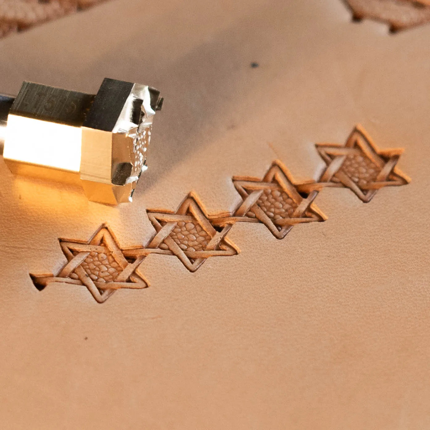 LT515 Geometric Leather Stamping Tool–Interwoven Star Geometric 16x13mm (5/8" x 1/2")