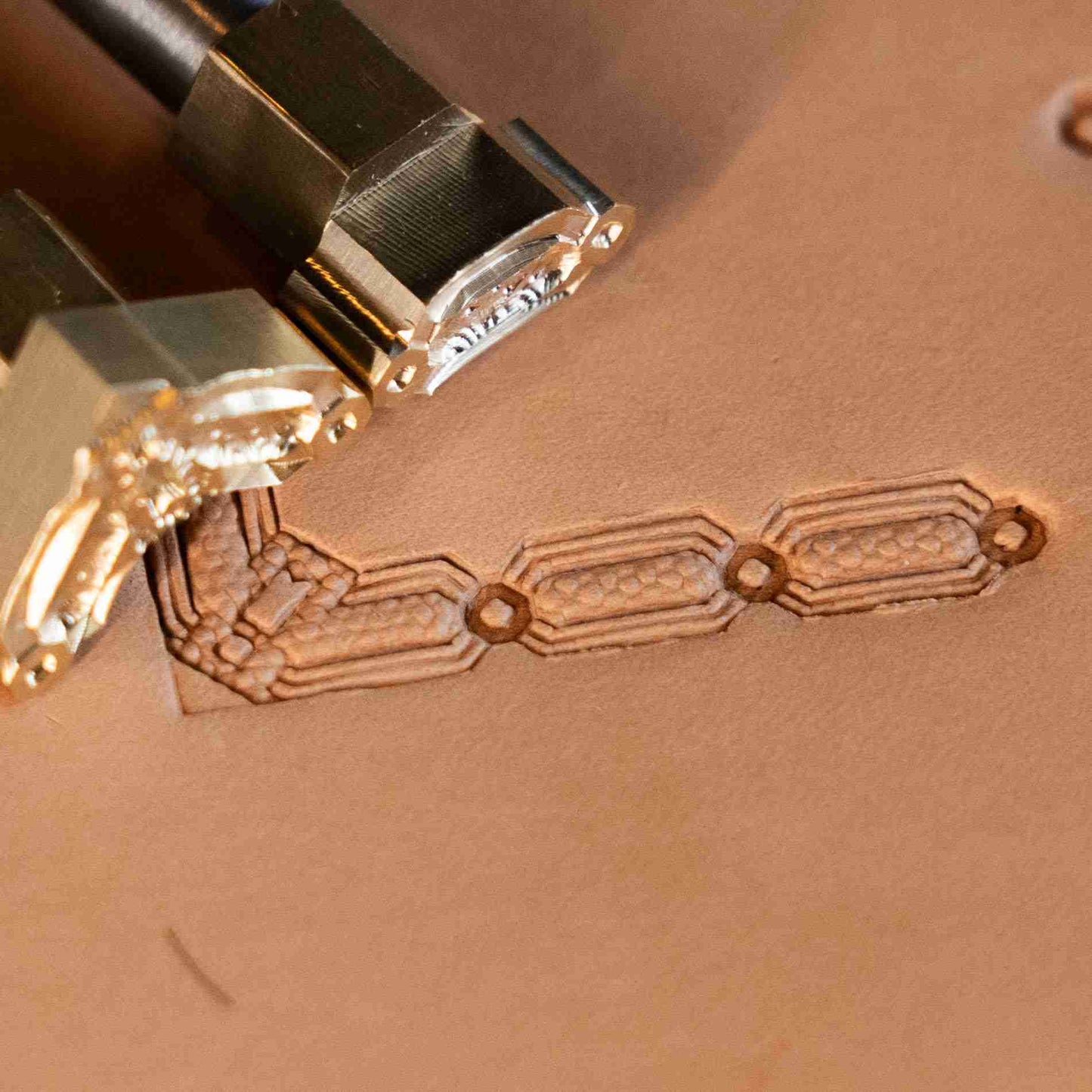 LT529 Chain Link Corner Leather Stamping Tool– Chain Link Corner