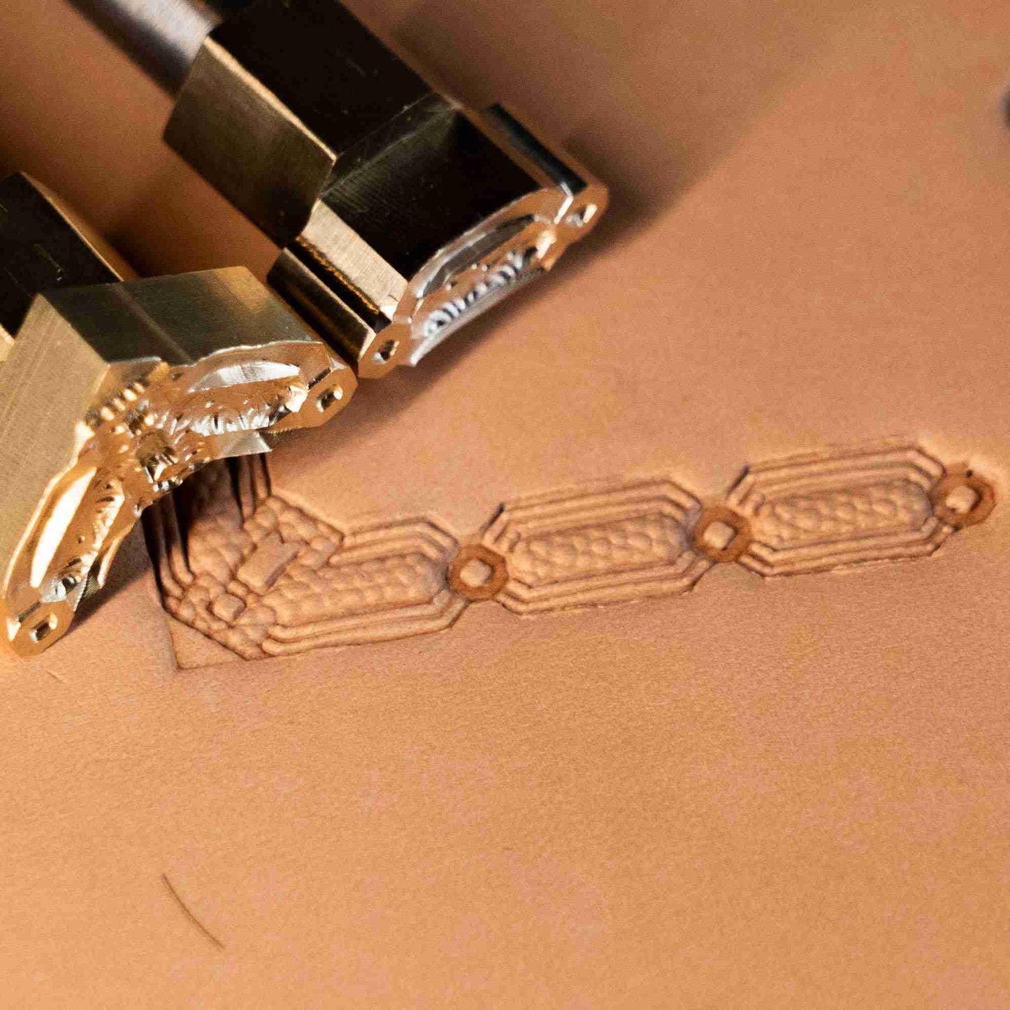 LT529 Chain Link Corner Leather Stamping Tool– Chain Link Corner