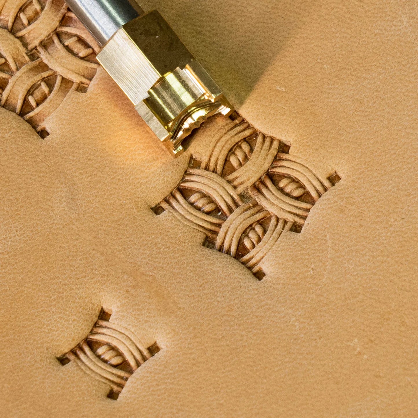 LT819 Basket Weave Leather Stamping Tool for Professional Crafters – Twisted Rope Basket Weave 11x11mm (7/16" x 7/16")