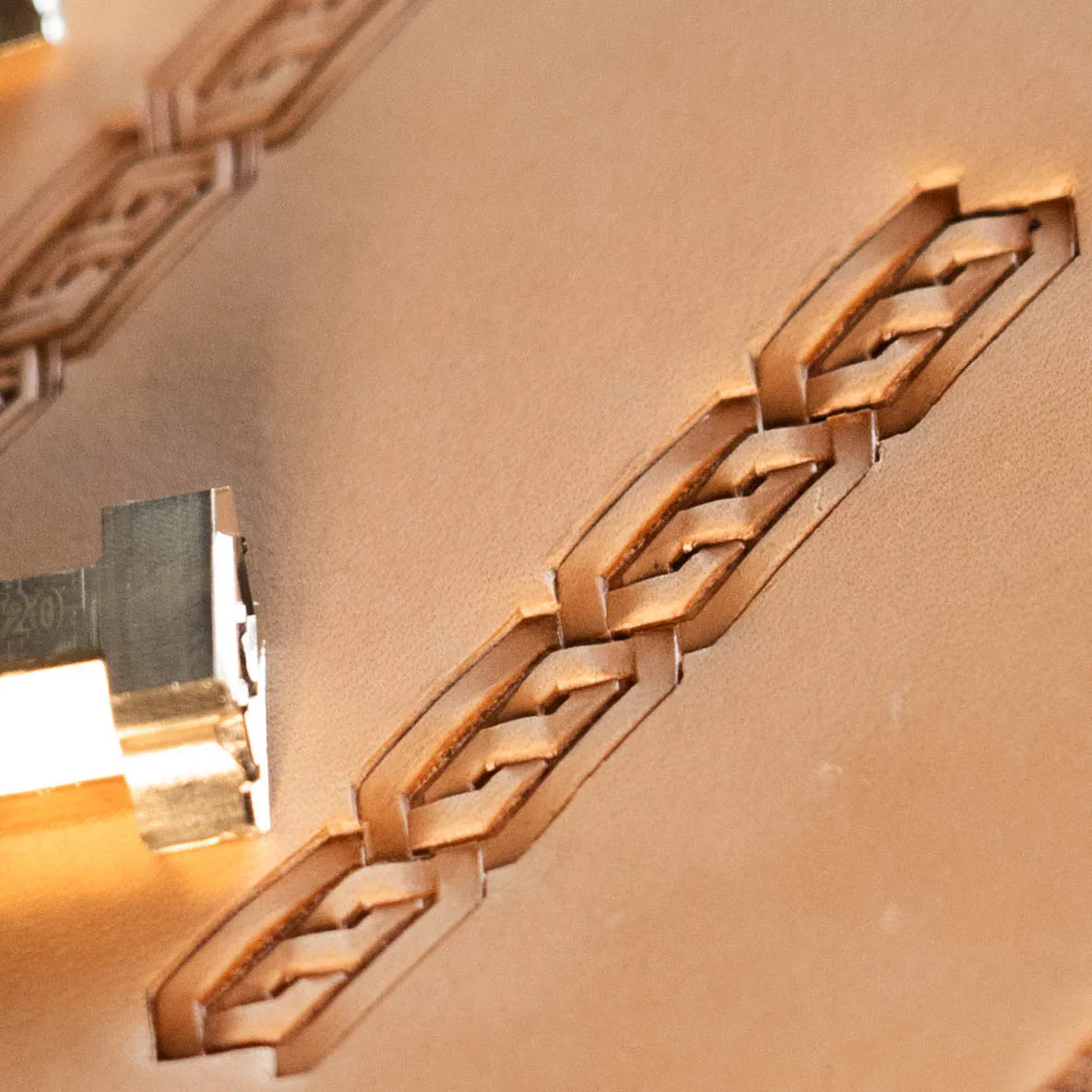 LT520 Geometric Leather Stamping Tool–Chain Link Geometric 20x10mm (11/14" x 2/5")