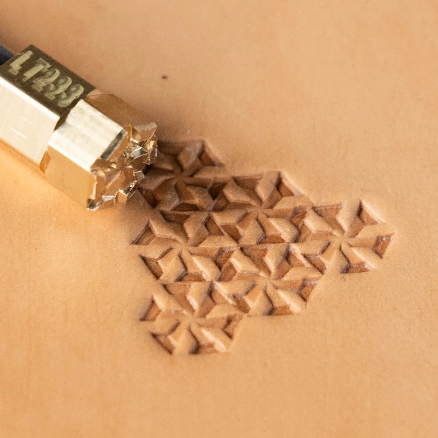 LT233 Geometric Leather Stamping Tool–3D Cubes Geometric 12x12mm (7/15" x 7/15")