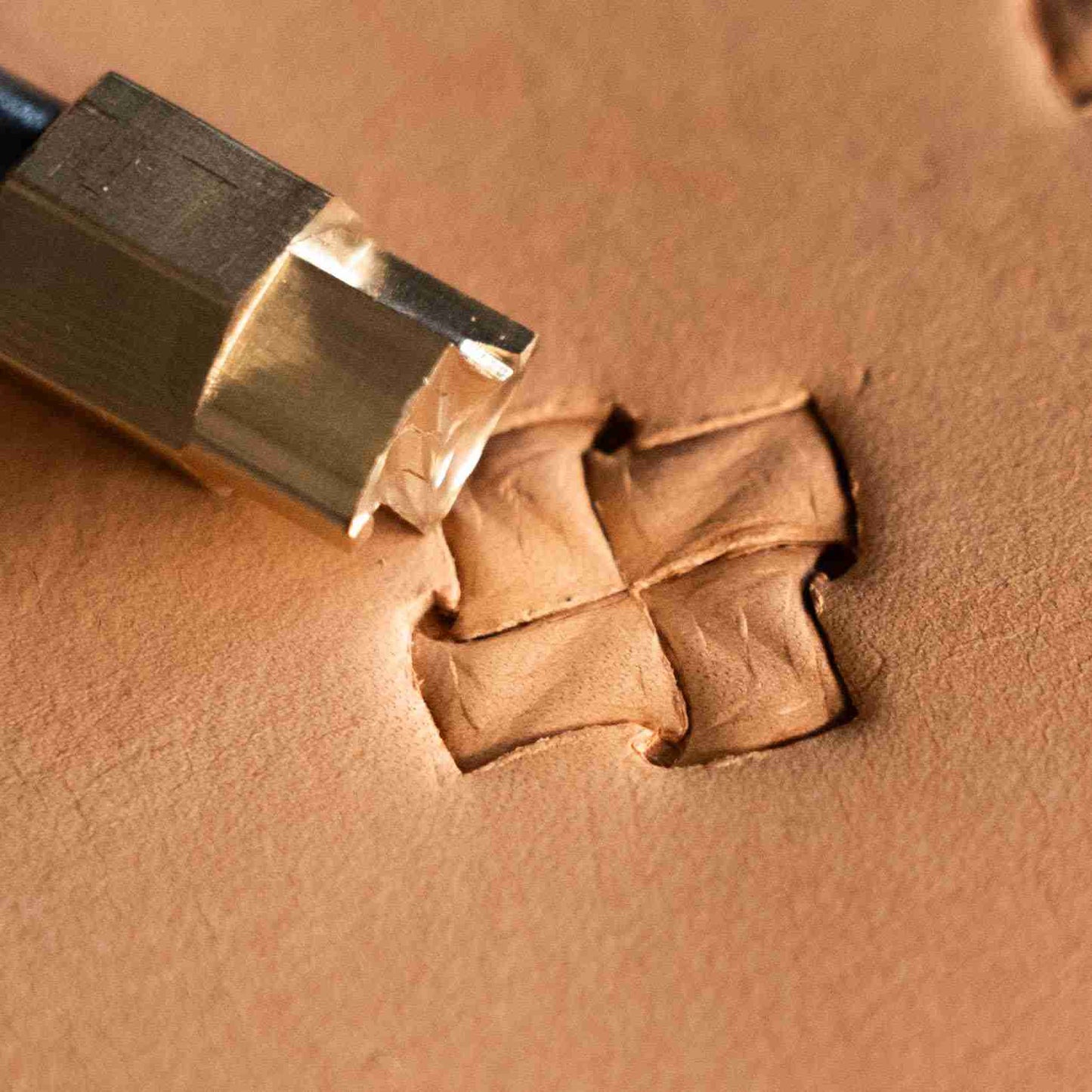 LT289 Geometric Leather Stamping Tool–Pinwheel Geometric 12x11mm (7/15" x 7/16")