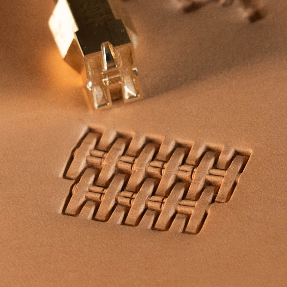 LT302 Basket Weave Leather Stamping Tool–Interlocking Blocks Basket Weave 11x08mm (7/16" x 5/16")