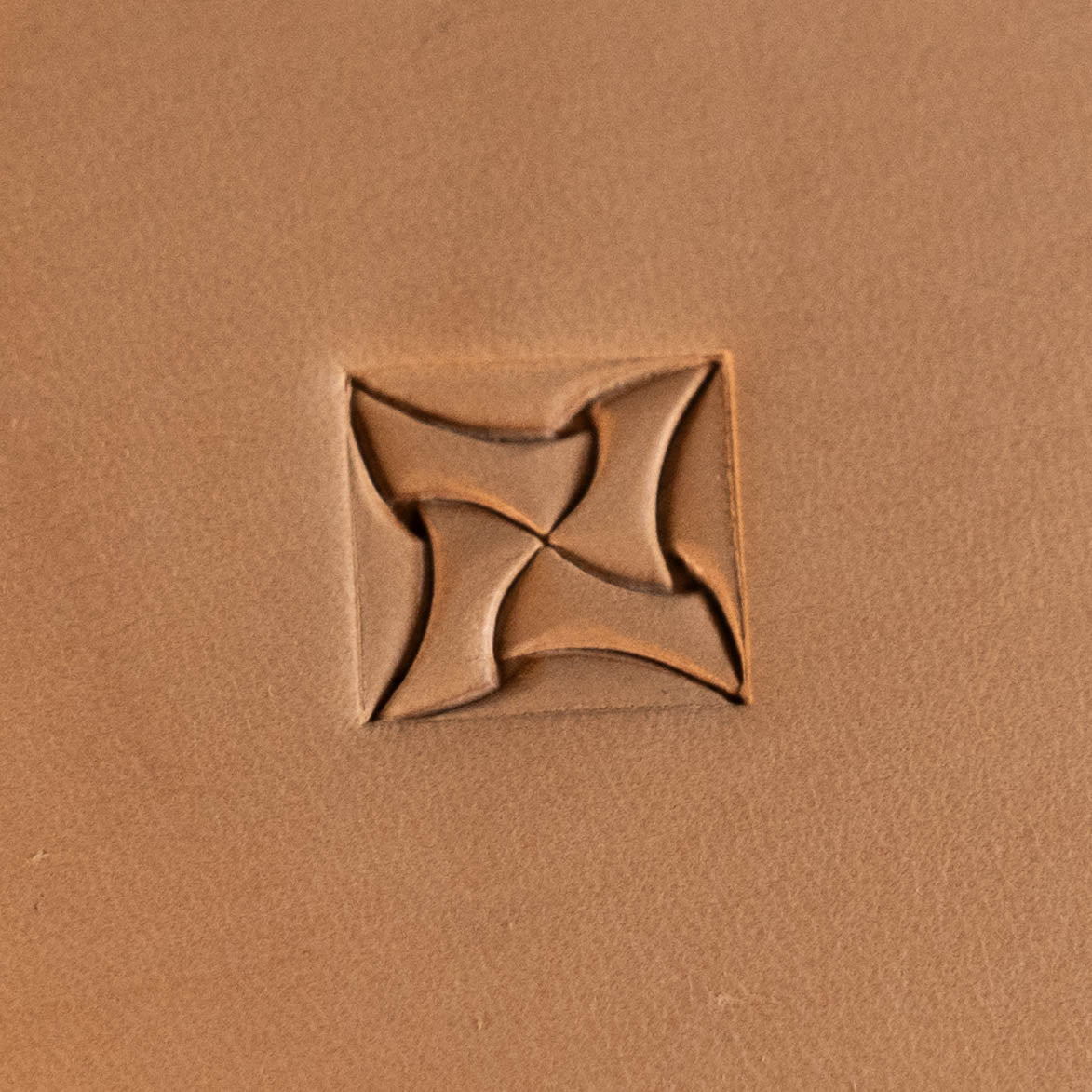 LT327 Geometric Leather Stamping Tool–Pinwheel Geometric 15x15mm (7/12" x 7/12")
