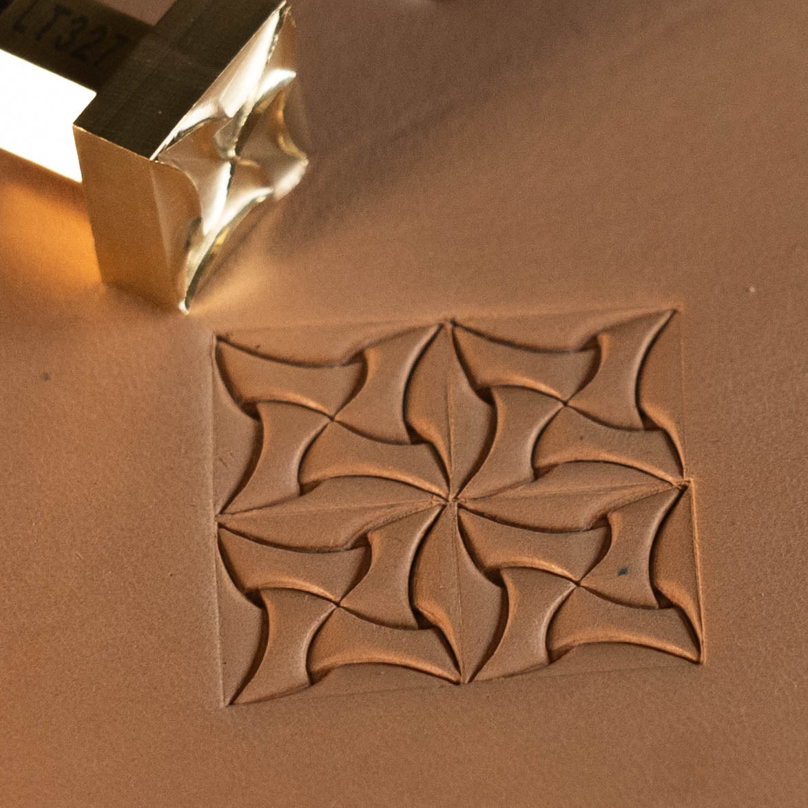 LT327 Geometric Leather Stamping Tool–Pinwheel Geometric 15x15mm (7/12" x 7/12")