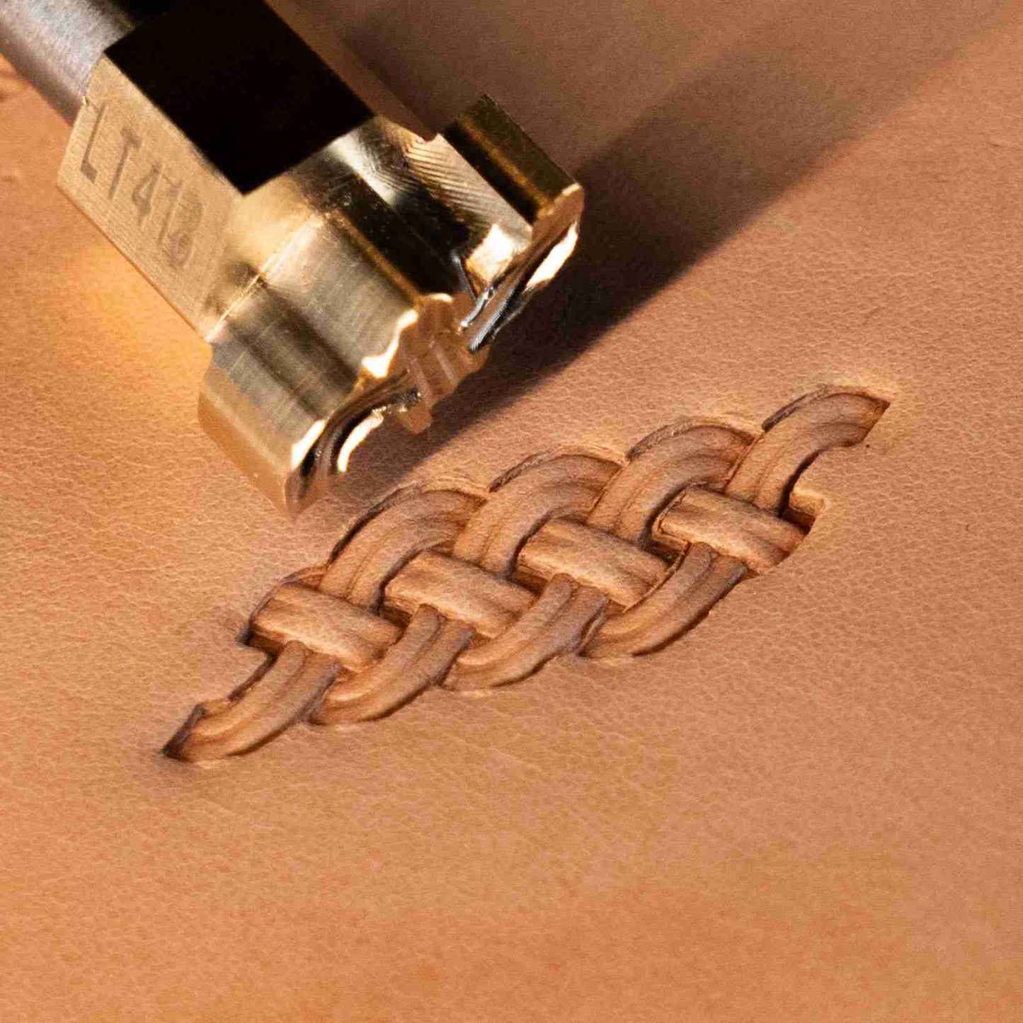 LT418 Basket Weave Leather Stamping Tool–Curved Line Basket Weave 15x10mm (7/12" x 2/5")
