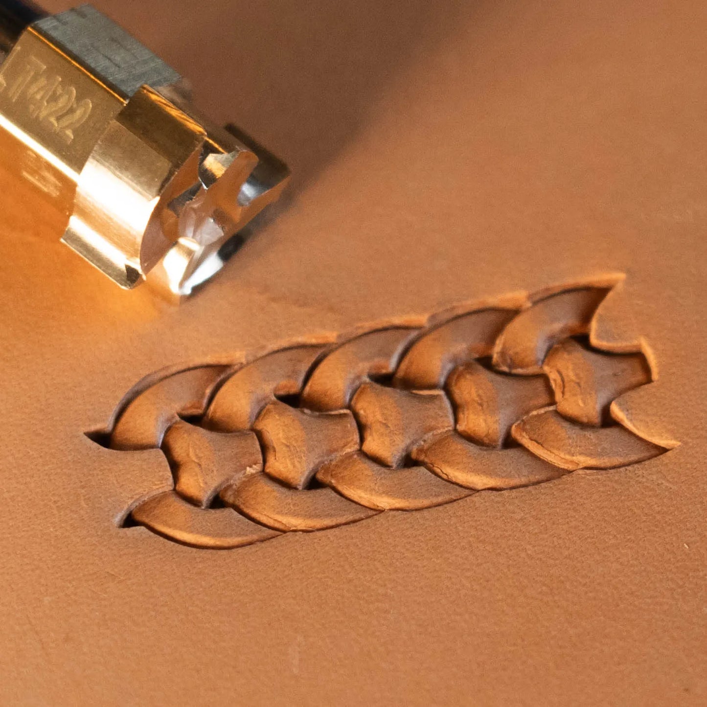 LT422 Basket Weave Leather Stamping Tool–Chain Link Basket Weave 12x15mm (7/15" x 7/12")