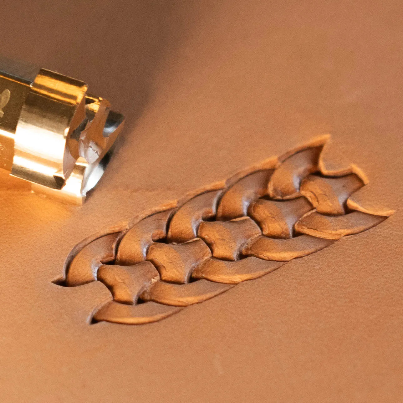 LT422 Basket Weave Leather Stamping Tool–Chain Link Basket Weave 12x15mm (7/15" x 7/12")