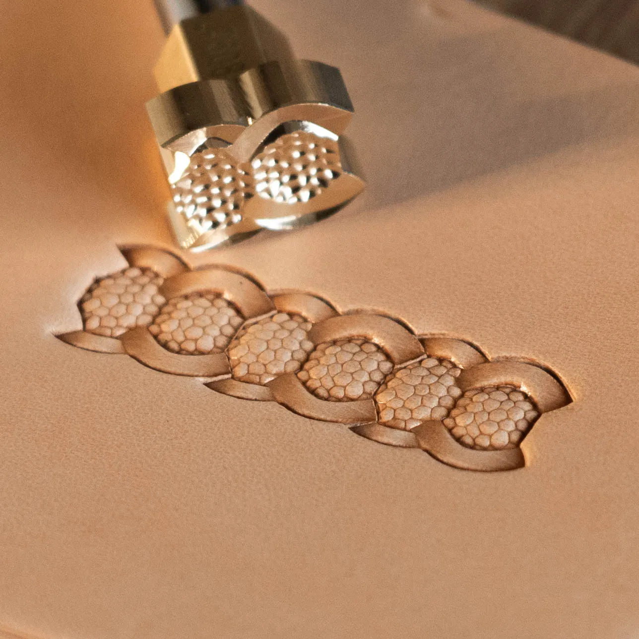 LT508 Geometric Leather Stamping Tool–Honeycomb Chain Geometric 17x14mm (2/3" x 5/9")