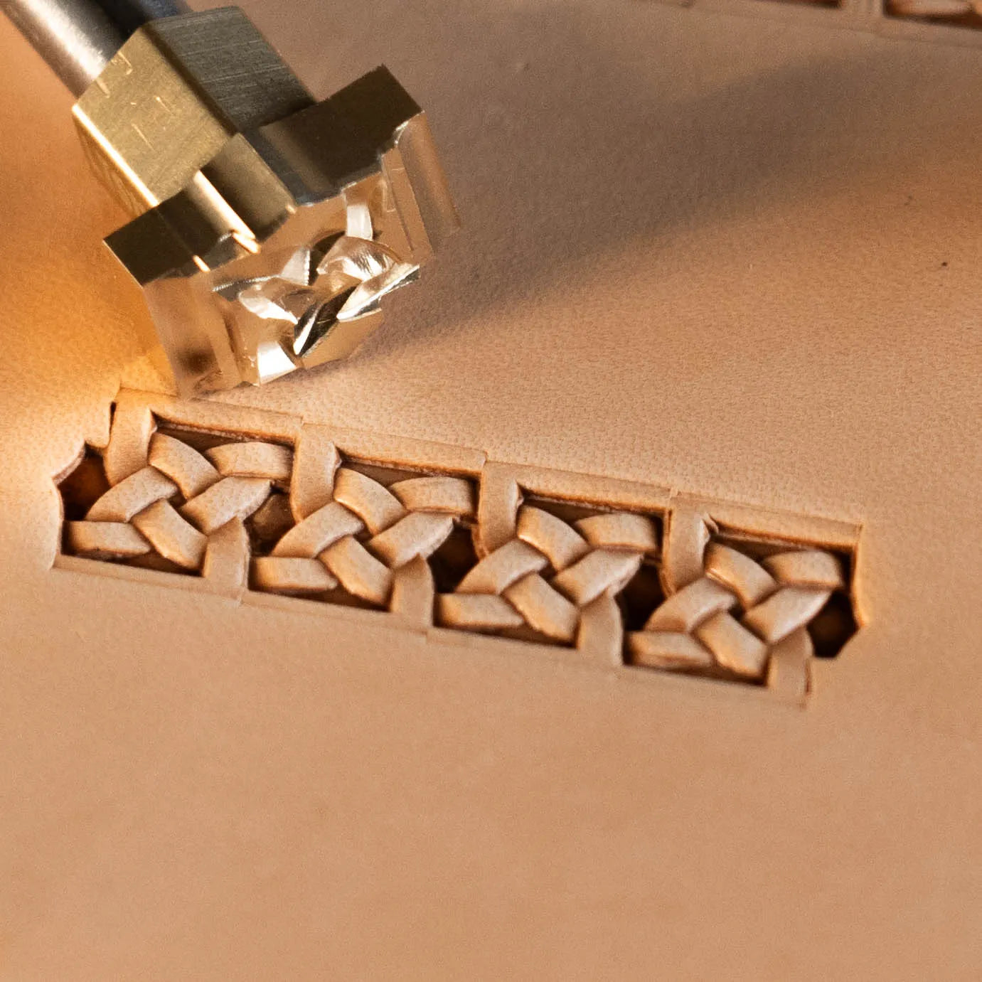 LT512 Geometric Leather Stamping Tool–Celtic Knot Geometric 14x18mm (5/9" x 5/7")