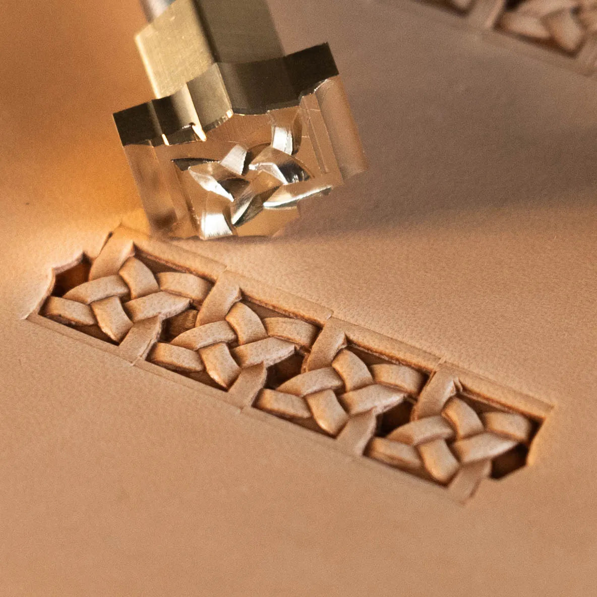 LT512 Geometric Leather Stamping Tool–Celtic Knot Geometric 14x18mm (5/9" x 5/7")