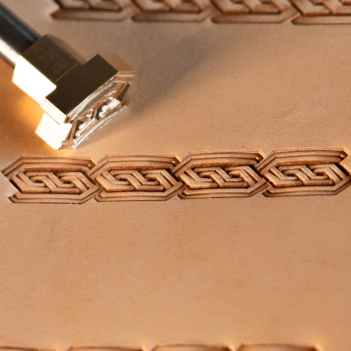LT518 Geometric Leather Stamping Tool–Chain Border Geometric 20x10mm (11/14" x 2/5")