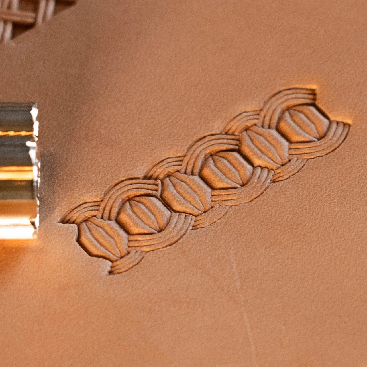 LT527 Geometric Leather Stamping Tool–Interlocking Shapes Geometric 17x14mm (2/3" x 5/9")