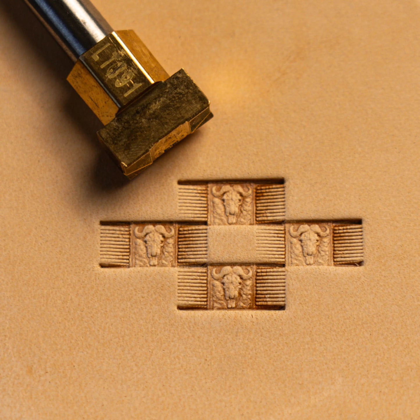 LT591 Buffalo Head Leather Stamping Tool– Buffalo Head 16x07mm (5/8x1/4")