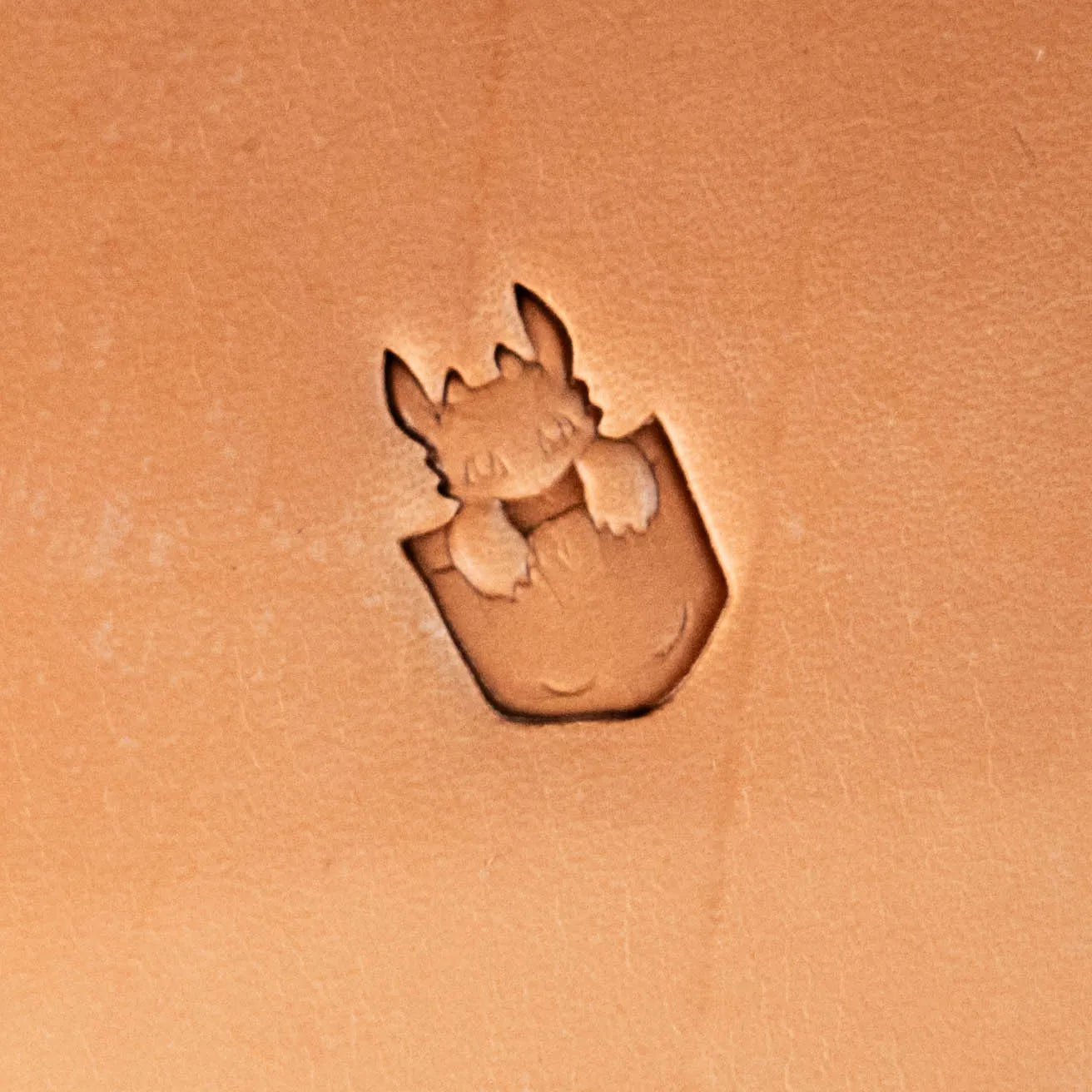LT619 Dragon Leather Stamping Tool–Pocket Dragon 11x17mm (7/16" x 2/3")