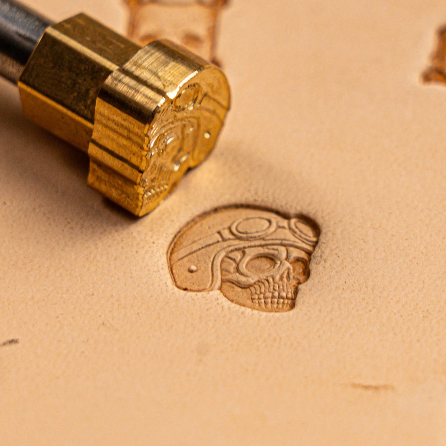 LT574 Skull Leather Stamping Tool–Biker Helmet Skull 16x16mm (5/8" x 5/8")