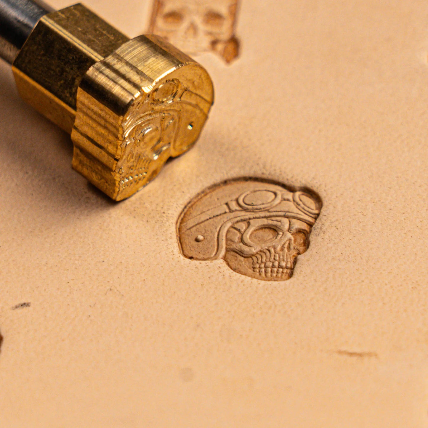 LT574 Skull Leather Stamping Tool–Biker Helmet Skull 16x16mm (5/8" x 5/8")