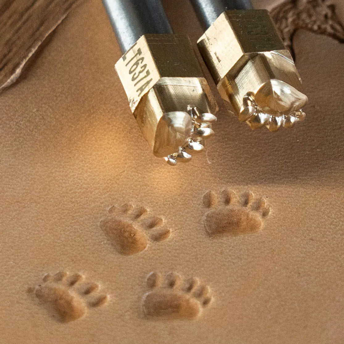 LT637A+B Bear Leather Stamping Tool–Tracks Paw Bear 10x10mm (2/5" x 2/5")