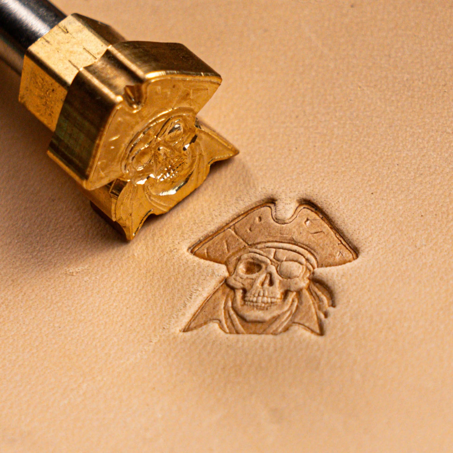 LT554 Skull Leather Stamping Tool–Pirate Captain Skull 18x18mm (5/7" x 5/7")
