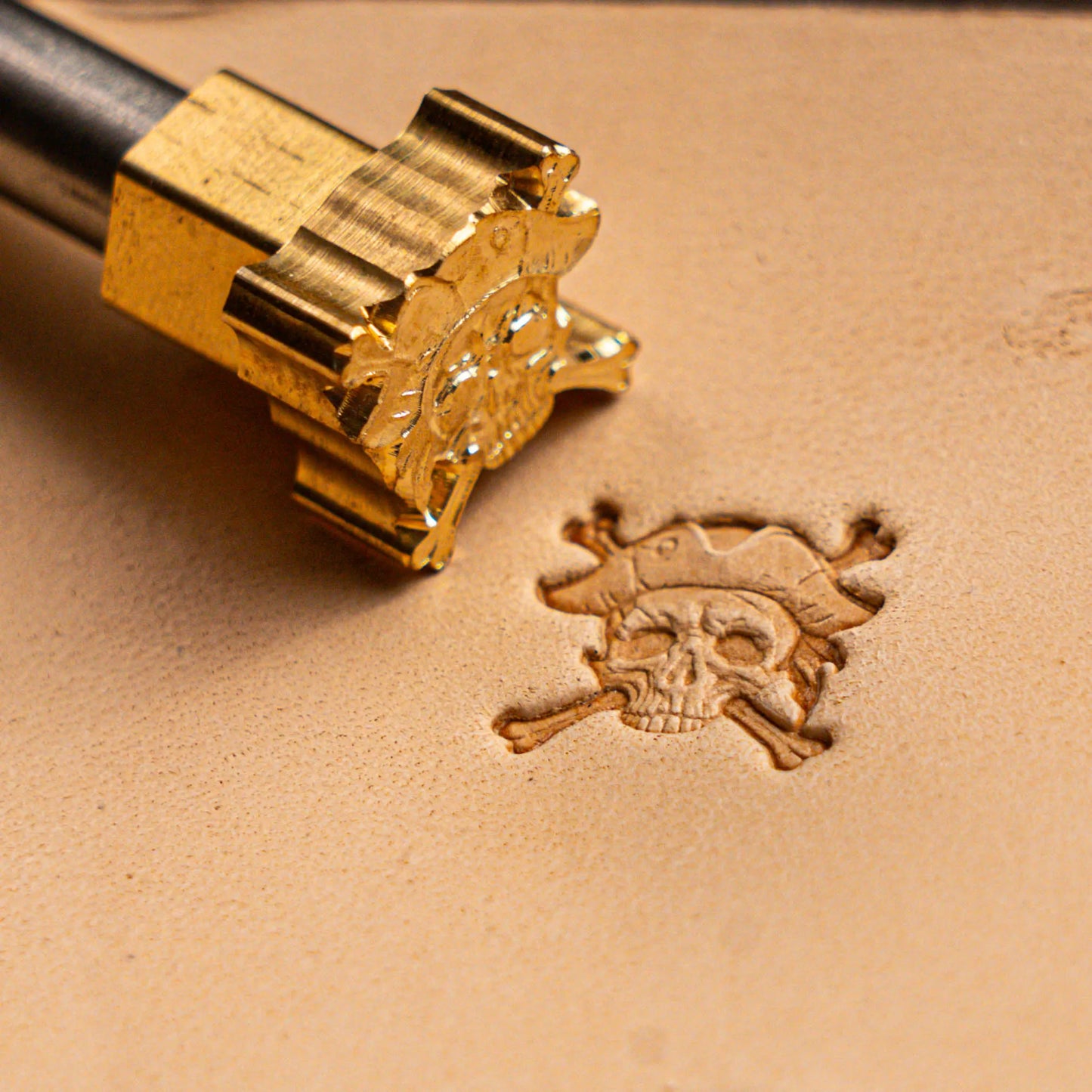 LT557 Skull Leather Stamping Tool–Pirate Crossbones Skull 15x15mm (7/12" x 7/12")